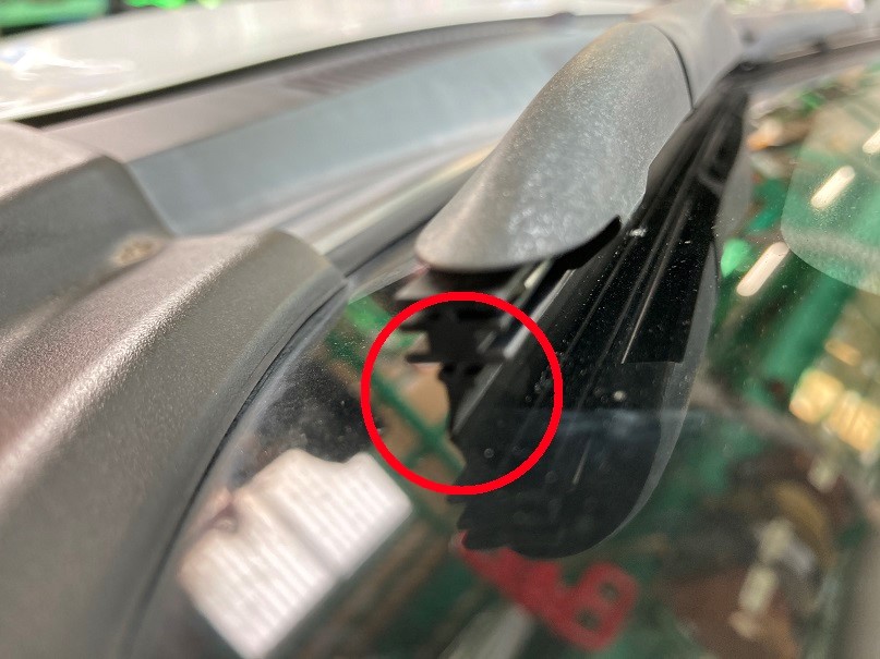 トヨタ アクア エンジンオイル ワイパー交換 作業紹介 トヨタ アクア メンテナンス商品 オイル関連 エンジンオイル交換 サービス事例 タイヤ館 河内長野 大阪府 和歌山県のタイヤからはじまる トータルカーメンテナンス タイヤ館グループ