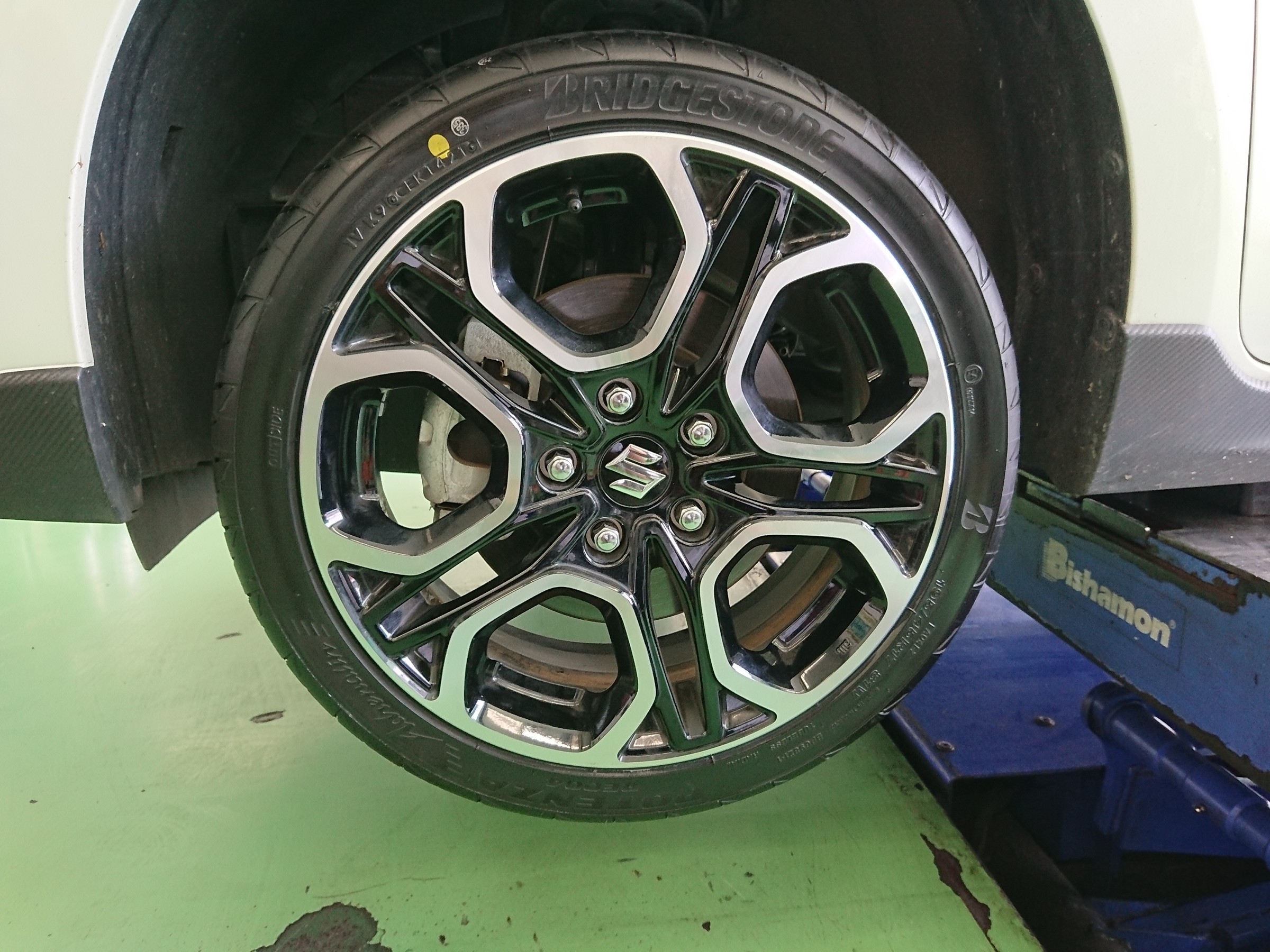 スズキ・スイフトスポーツ・ZC33S】タイヤ交換 / ポテンザRE004