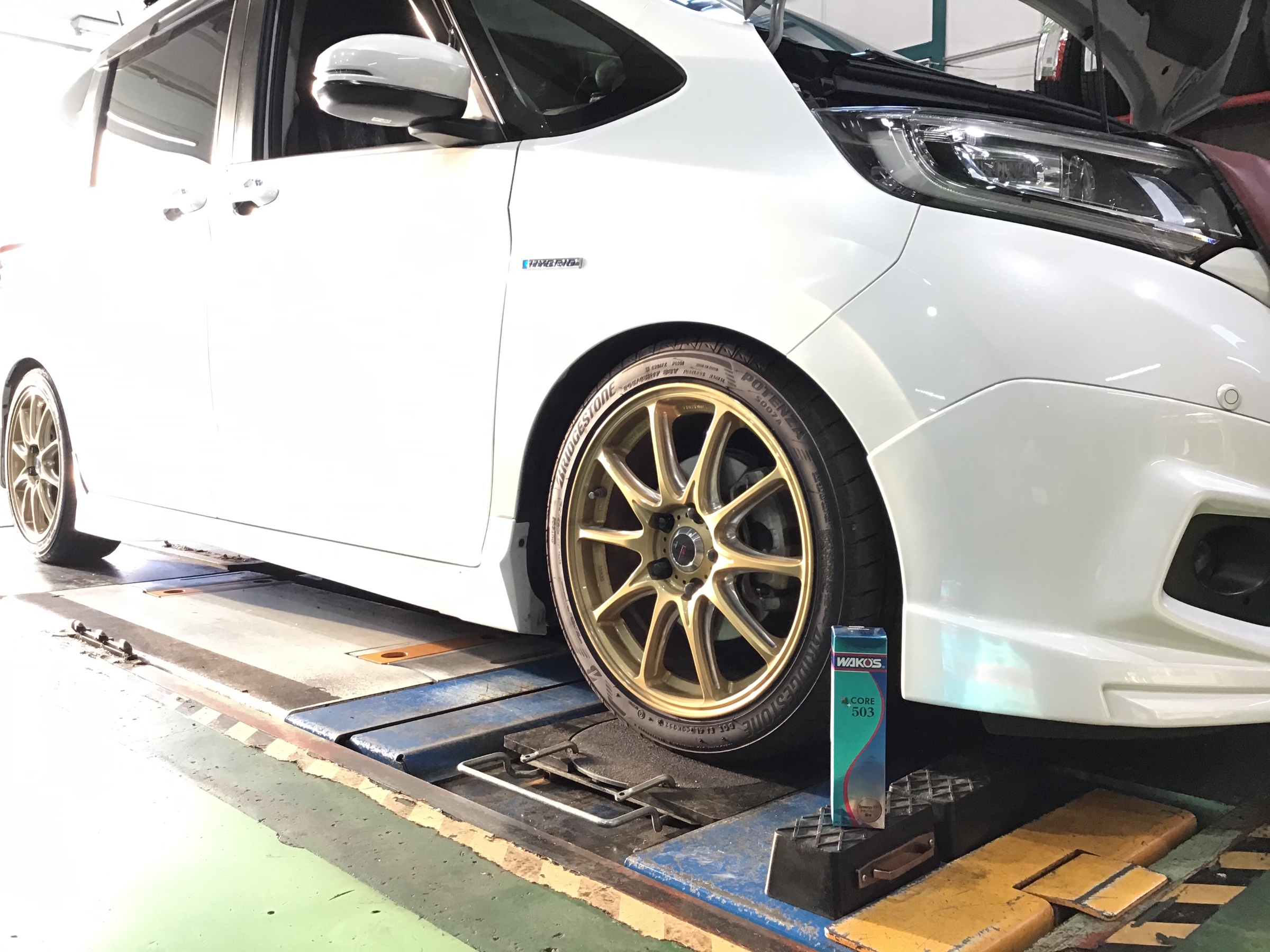 ホンダ フリード エンジンオイル交換と一緒にwａｋｏ ｓ Core503 エンジンオイル添加剤も ホンダ フリード メンテナンス商品 オイル関連 エンジンオイル交換 サービス事例 タイヤ館 吹田 大阪府 和歌山県のタイヤからはじまる トータルカーメンテナンス