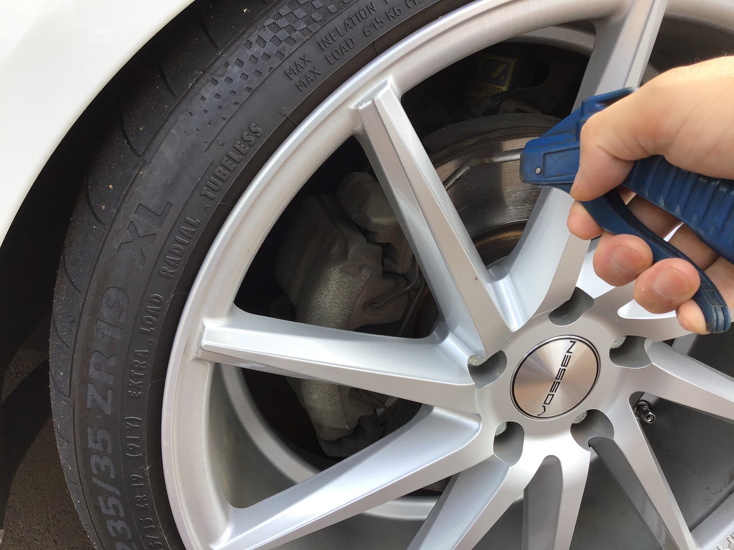 ホイールの黒ずみでお悩みの方へ サービス事例 タイヤ館 六日町 新潟県のタイヤ カー用品ショップ タイヤからはじまる トータルカーメンテナンス タイヤ館グループ