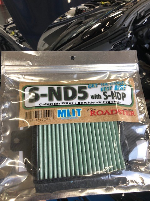 マツダ NDロードスター エアコンフィルター取付 | マツダ ロードスター | サービス事例 | タイヤ館 多摩境 |  タイヤからはじまる、トータルカーメンテナンス タイヤ館グループ