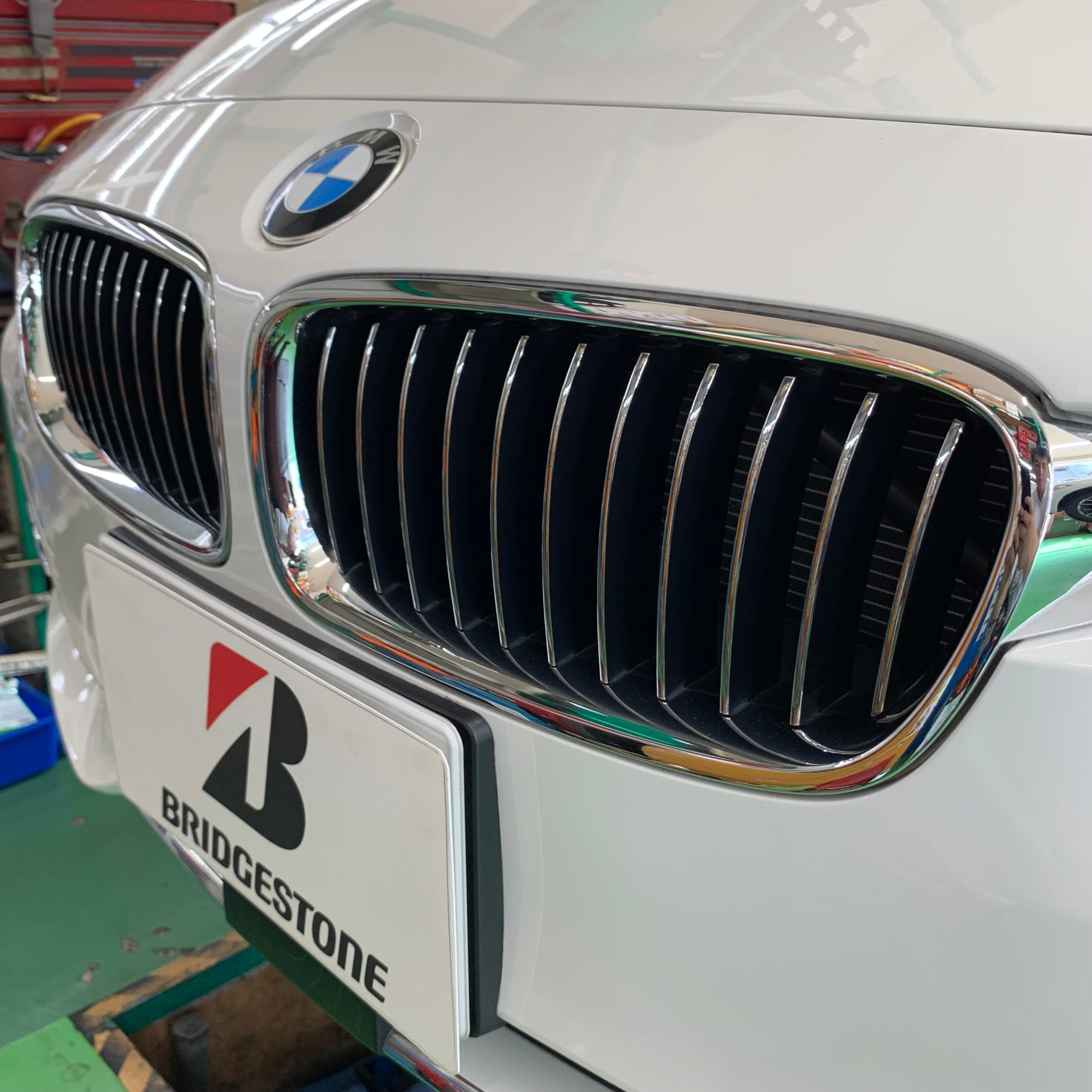 Bmw 3i F30 ランフラットタイヤ交換 Bmw 3シリーズ タイヤ タイヤ ホイール関連 タイヤ ホイール交換 スタッフ日記 タイヤ館 北山 京都府 滋賀県のタイヤからはじまる トータルカーメンテナンス タイヤ館グループ
