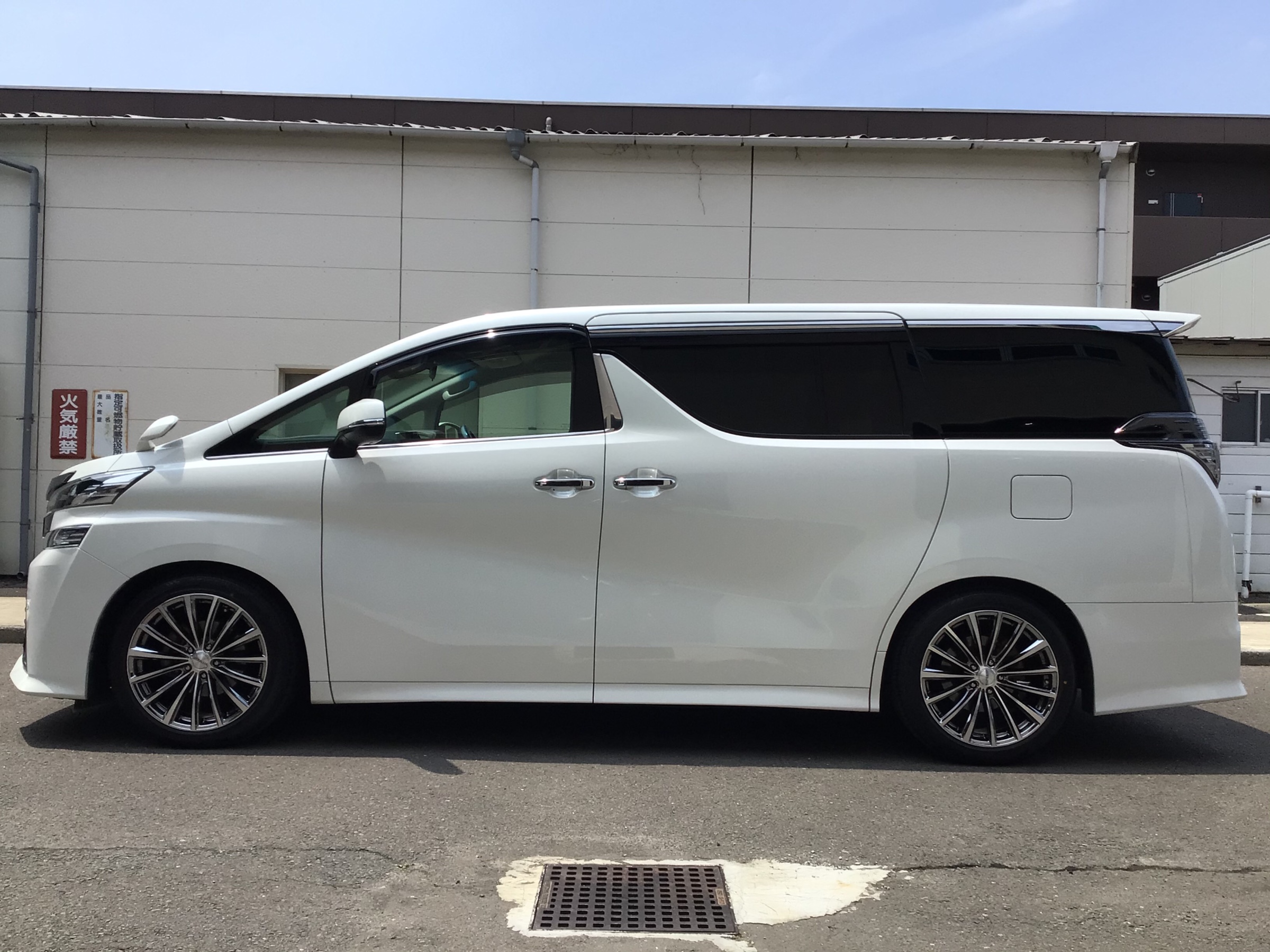 ヴェルファイア Tein車高調 Edfc 取付け サービス事例 タイヤ館 ルート４５ 宮城県のタイヤ カー用品ショップ タイヤからはじまる トータルカーメンテナンス タイヤ館グループ