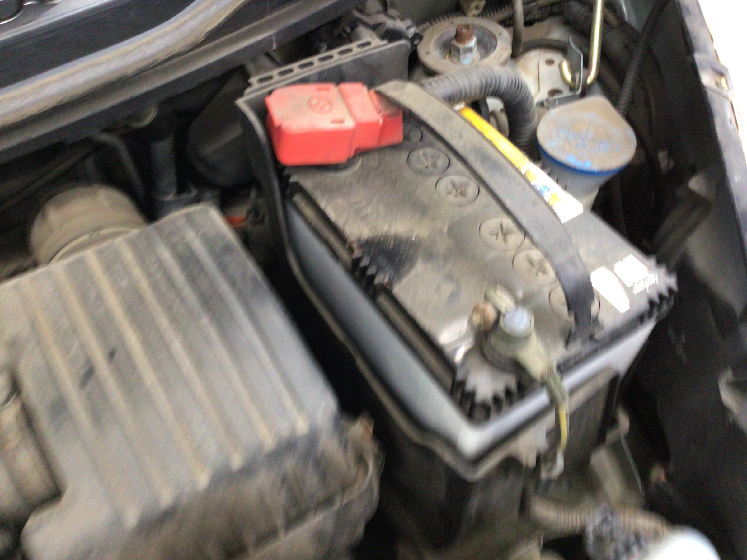 ホンダ ライフ のバッテリー交換 ホンダ ライフ メンテナンス商品 カー用品取付 バッテリー交換 サービス事例 タイヤ館 守谷ふれあい 茨城県のタイヤ カー用品ショップ タイヤからはじまる トータルカーメンテナンス タイヤ館グループ