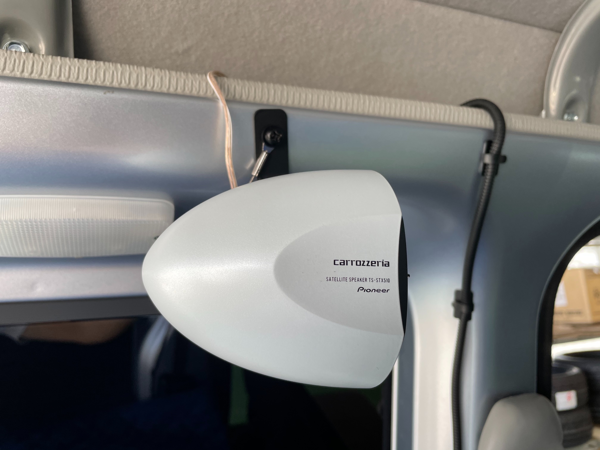 働く車にスピーカー取付 カロッツェリア TS-STX510 | 店舗お