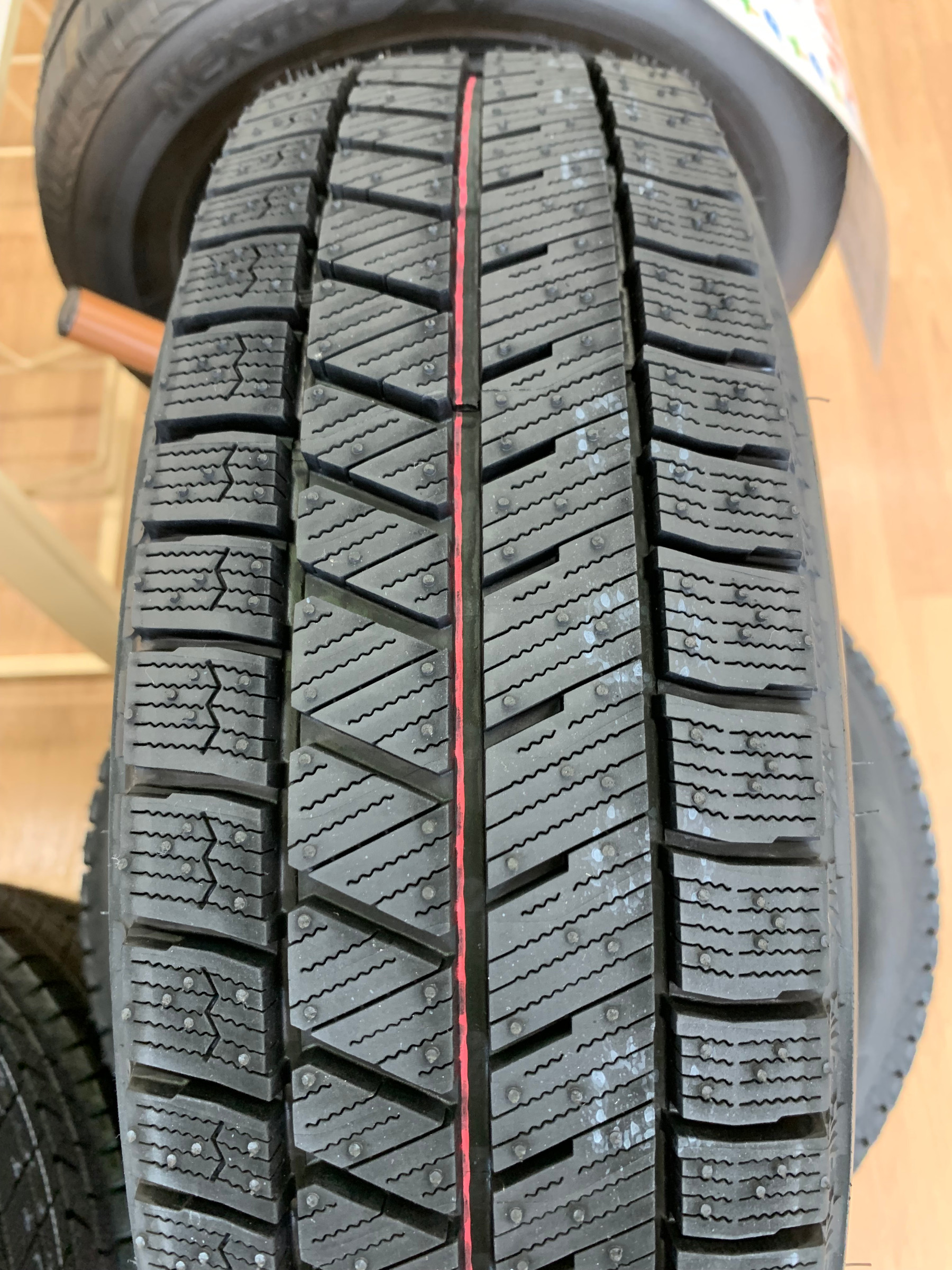 N.M　スタッドレスタイヤ③ スタッドレスタイヤ新商品登場！！VRX3！ | 店舗おススメ情報 | タイヤ