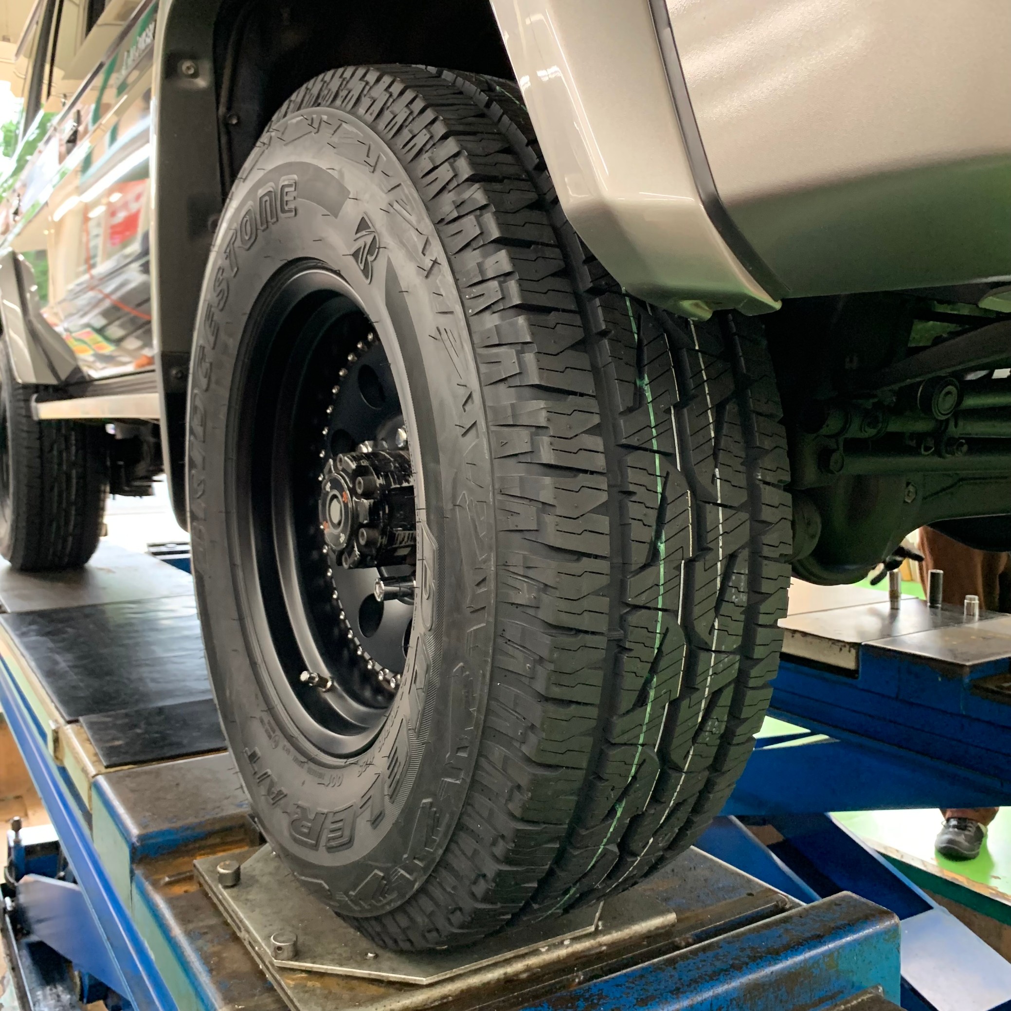 トヨタ ランドクルーザー 70 (GRJ76K) タイヤ交換しました | トヨタ