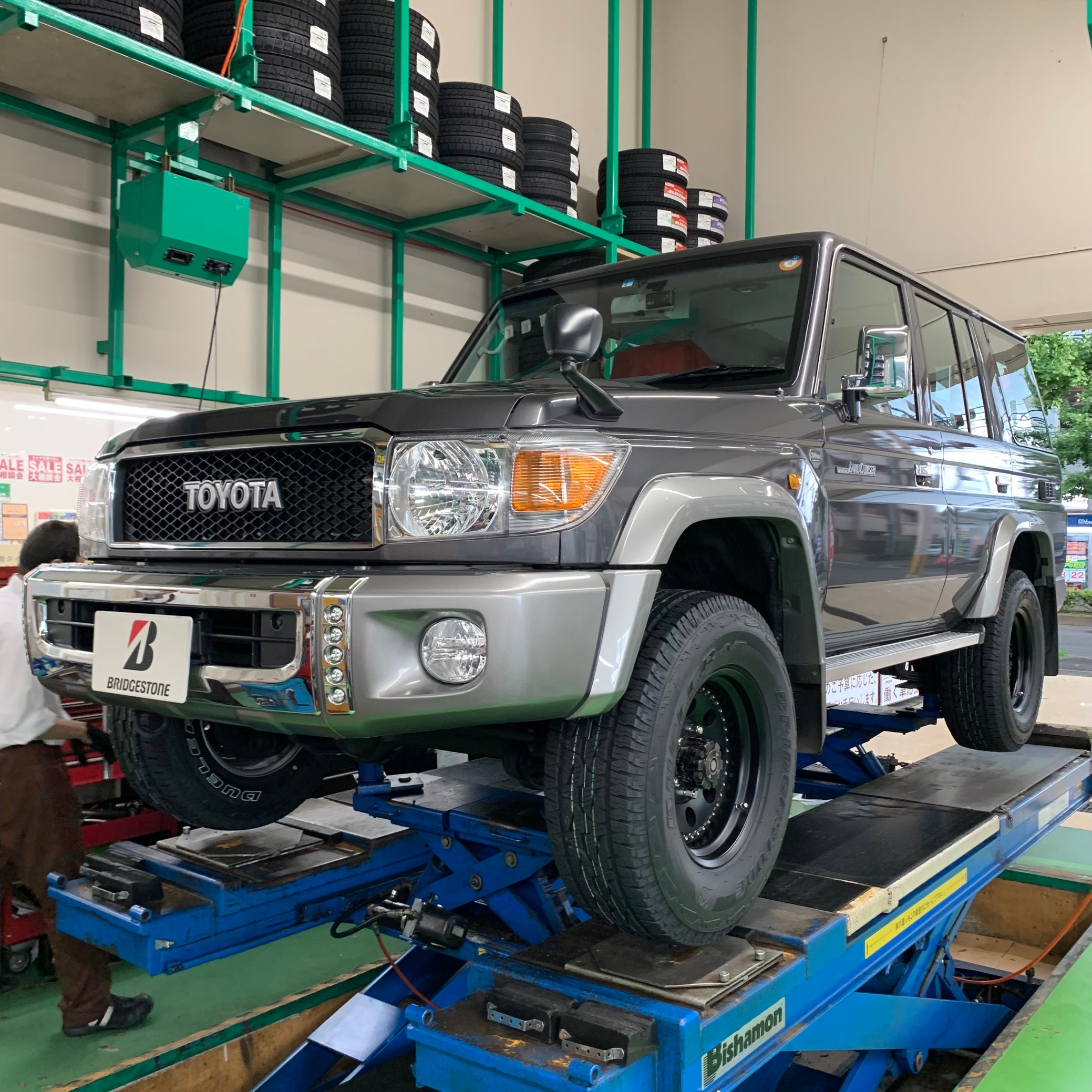 トヨタ ランドクルーザー 70 (GRJ76K) タイヤ交換しました | トヨタ ... 30周年記念モデルランクル70 スタッドレスホイール 4本セット