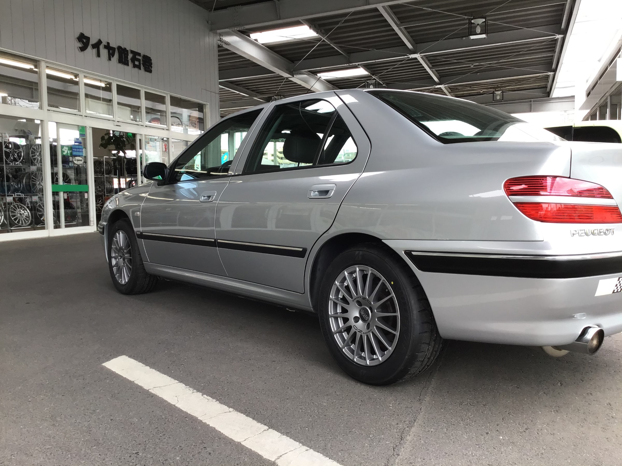 プジョー406 スポーツ 5MT ホイール＆タイヤ交換です。 | 店舗
