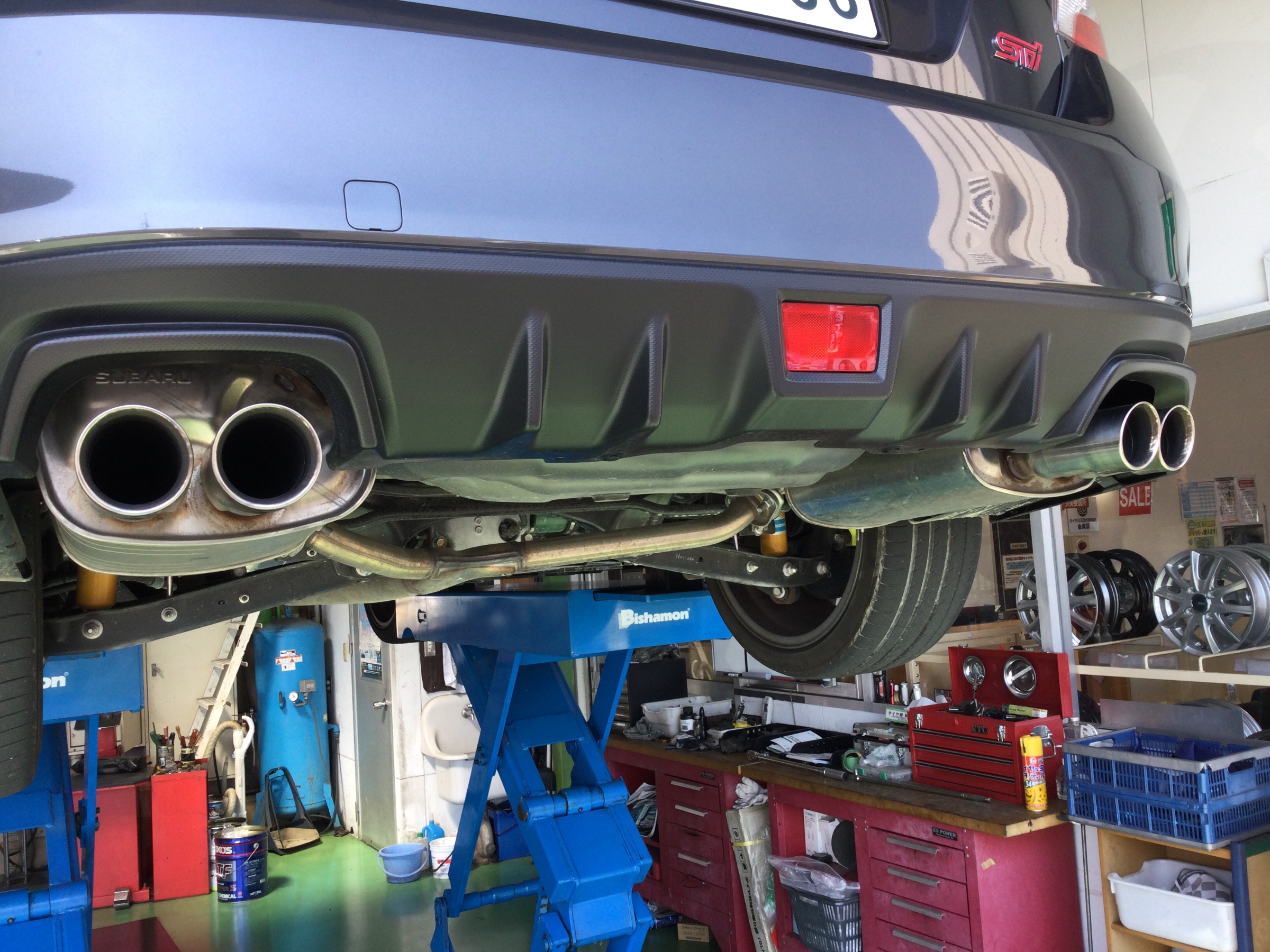 WRX STI 早速マフラー取り付けです！ | スバル WRX STI その他 パーツ