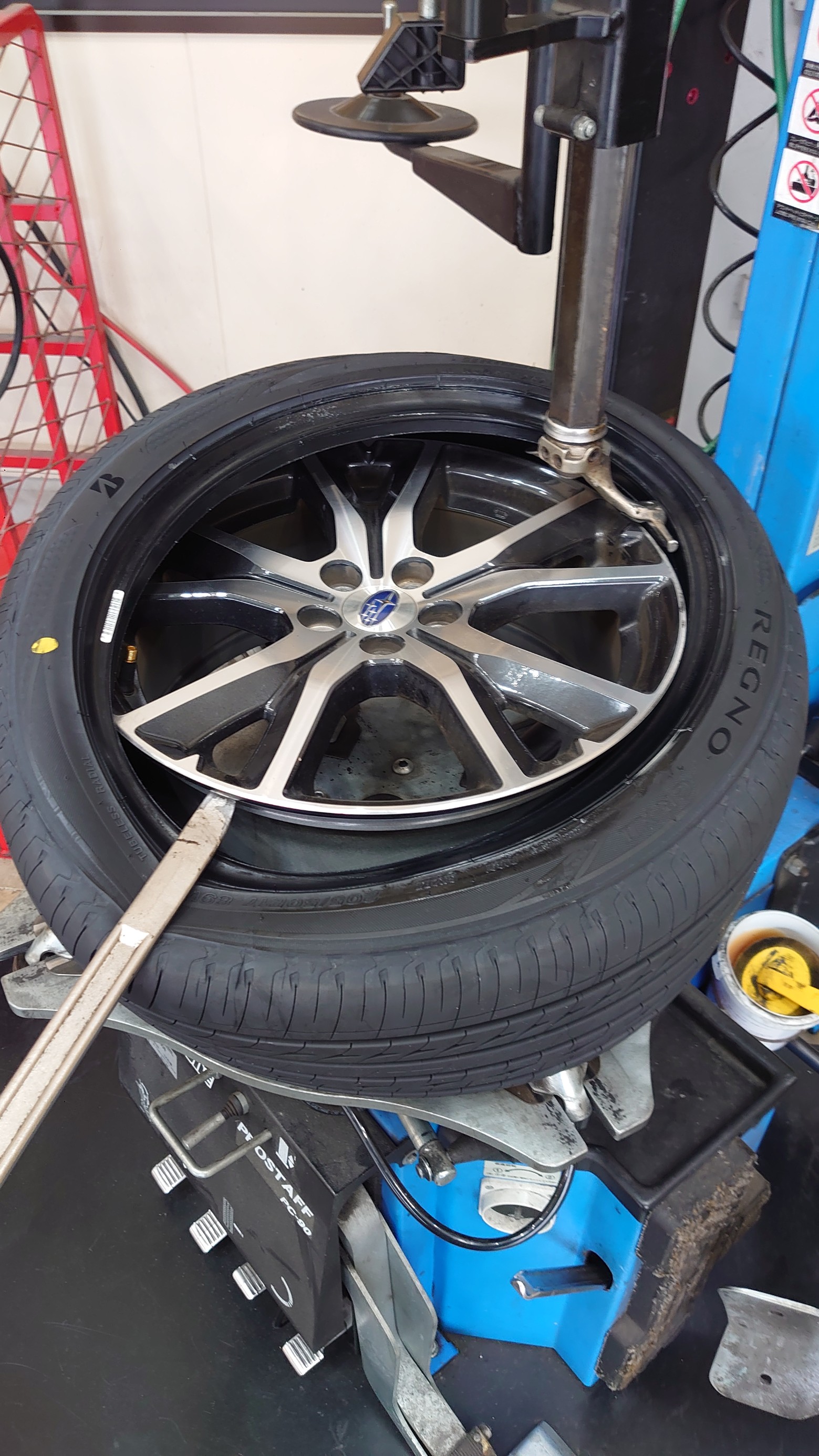 スバル インプレッサ タイヤ交換 アライメント調整 205/50R17 REGNO