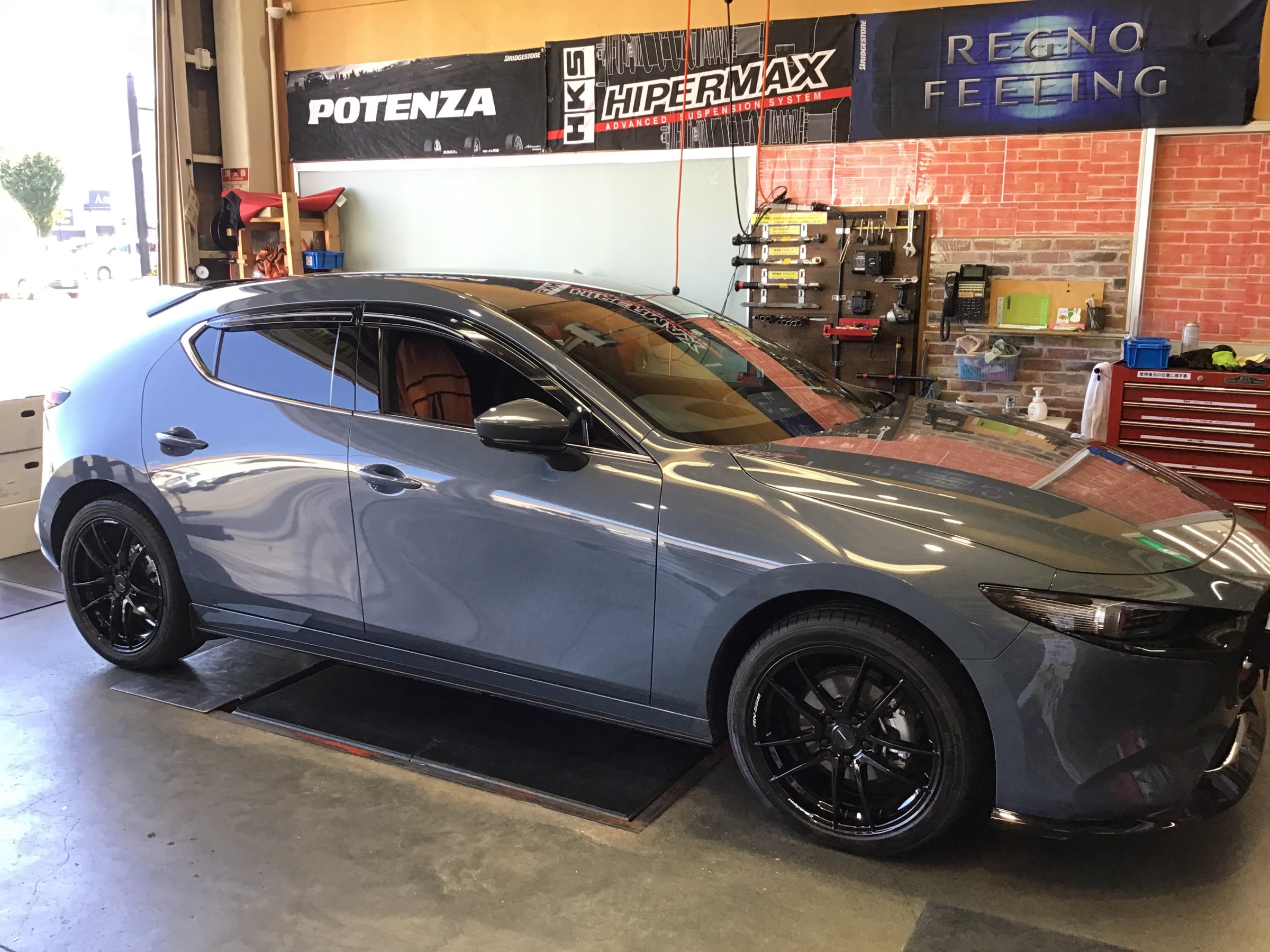 マツダ3 ホイール交換作業 | マツダ MAZDA3 ホイール タイヤ・ホイール