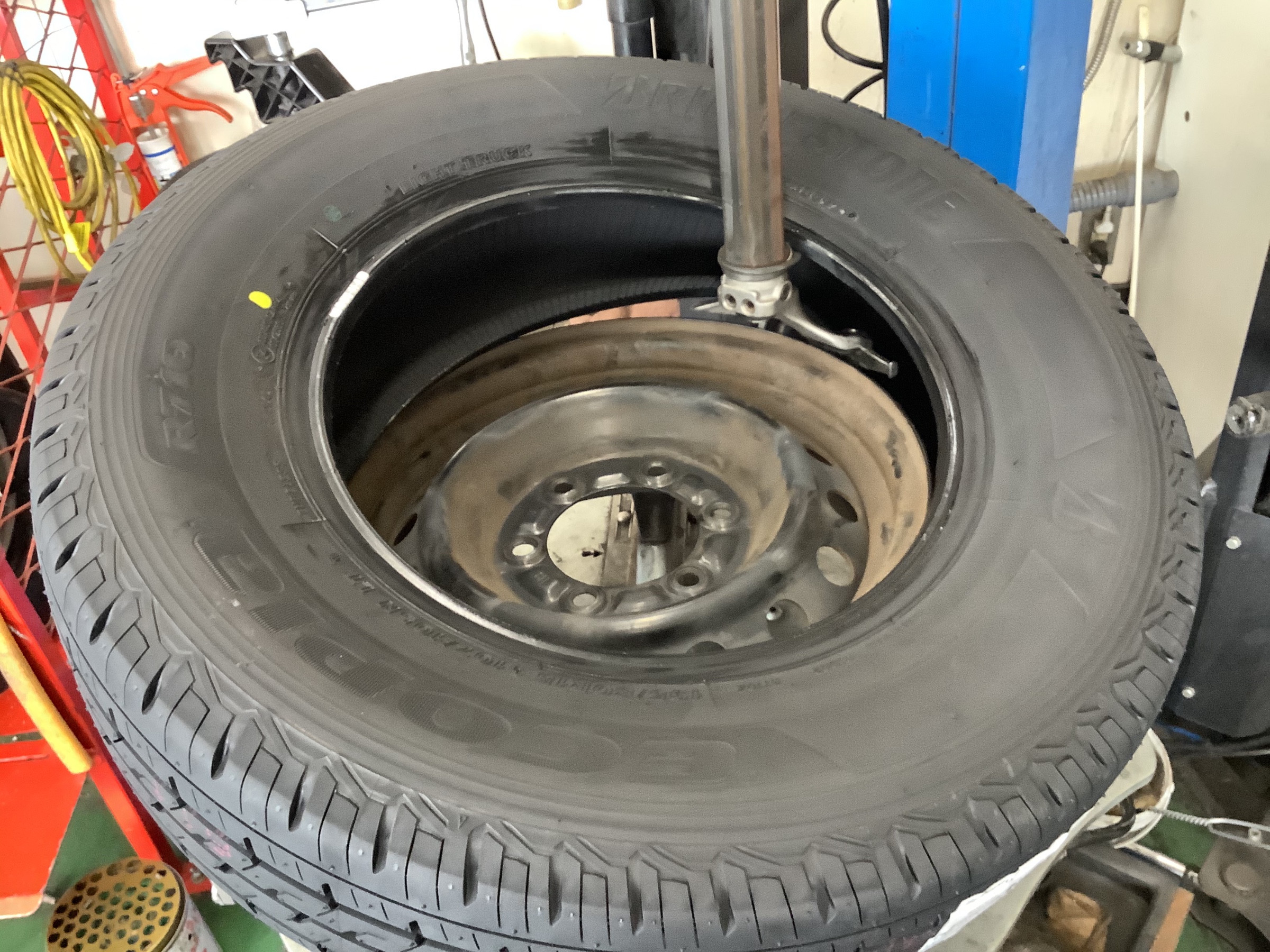 正規逆輸入品】 ハイエーススーパーGL走行1000キロ外し195-80-15LT lon