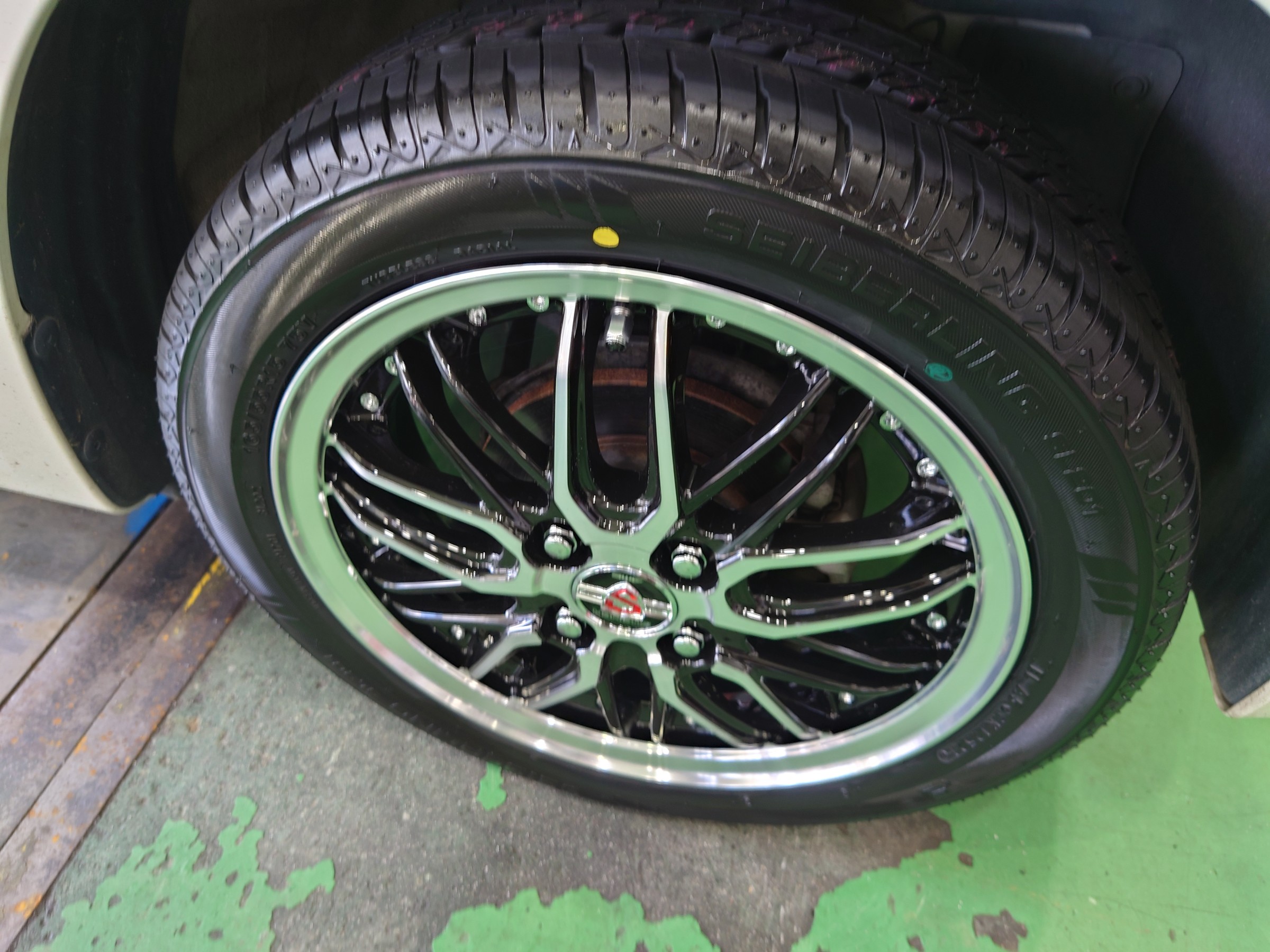 N-BOX セイバーリング&シュタイナーLMX タイヤホイール交換 | 店舗お