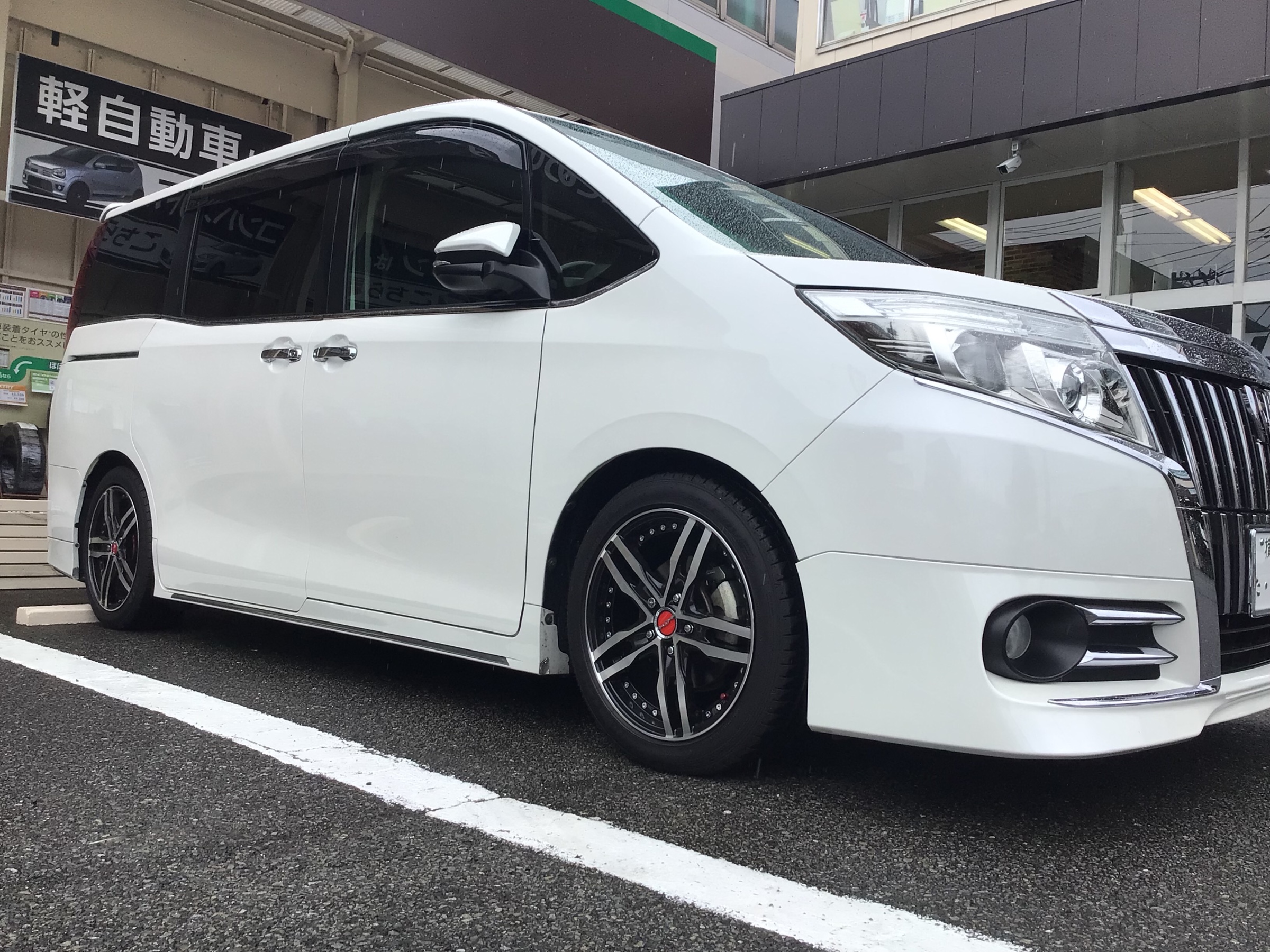 車高は落としても、乗り心地は変えたくない方へ | トヨタ エスクァイア