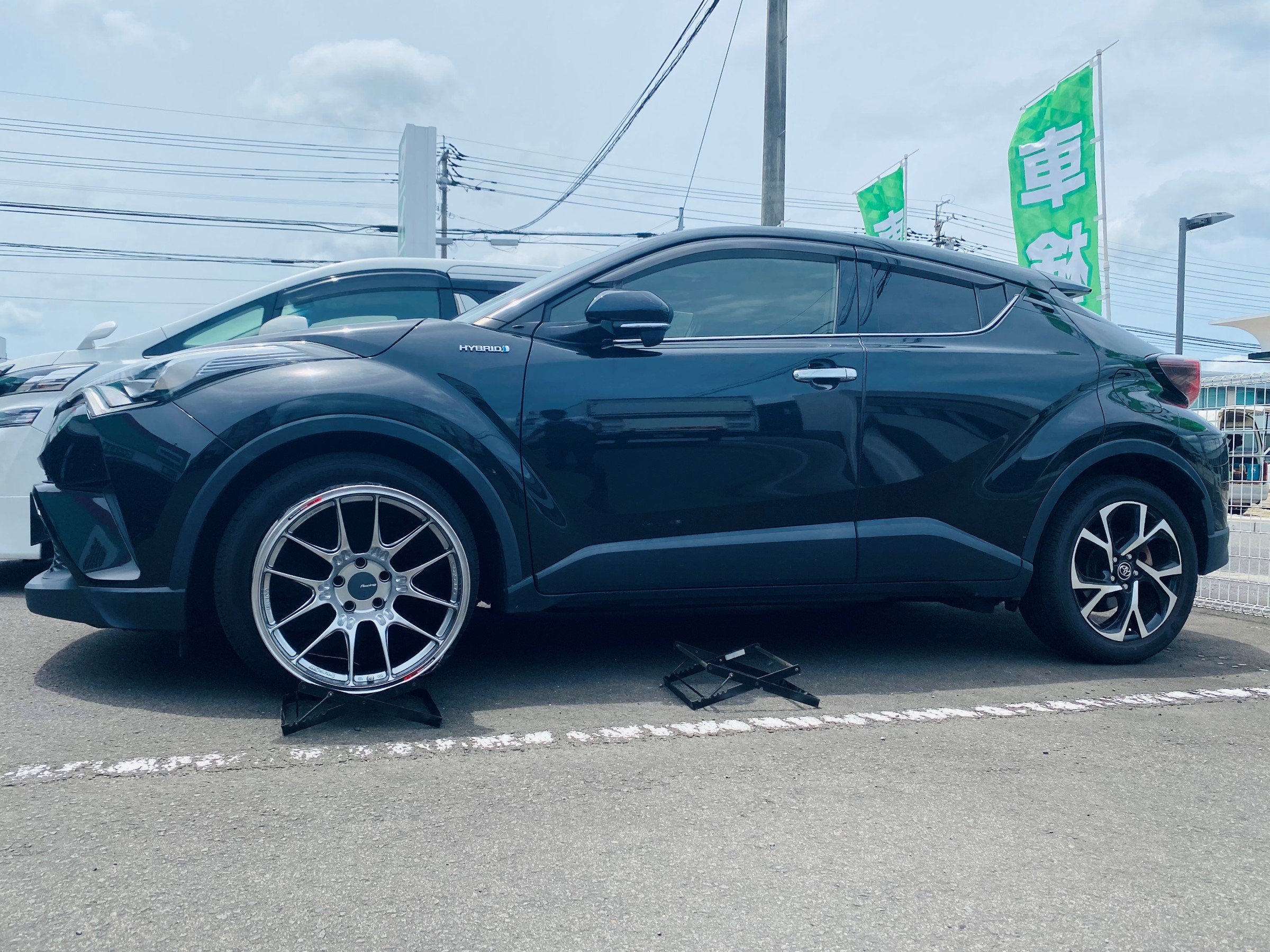 トヨタ C-HRに ENKEIホイール仮当て中 | 店舗おススメ情報
