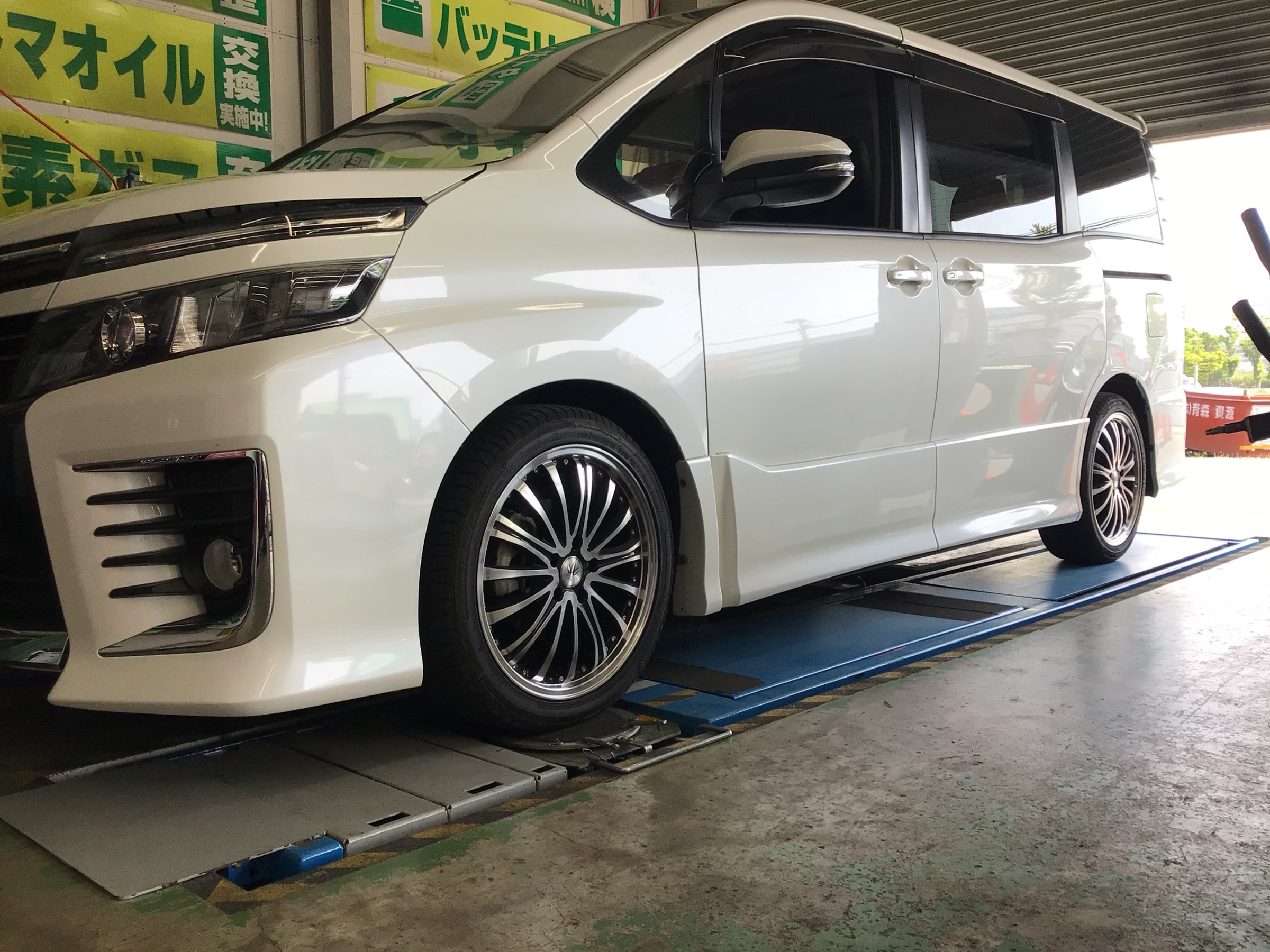 ZRR85W VOXYにダウンサス取付です! | 店舗おススメ情報 ZRR85W VOXYにダウンサス取付です! | 店舗おススメ情報