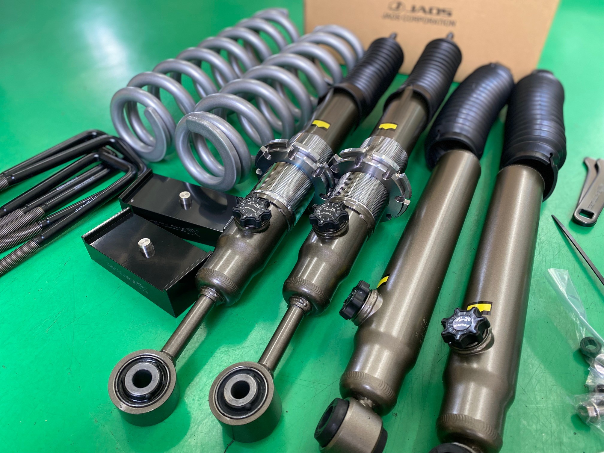 トヨタ ハイラックス（GUN125） リフトアップ＆アルミホイール
