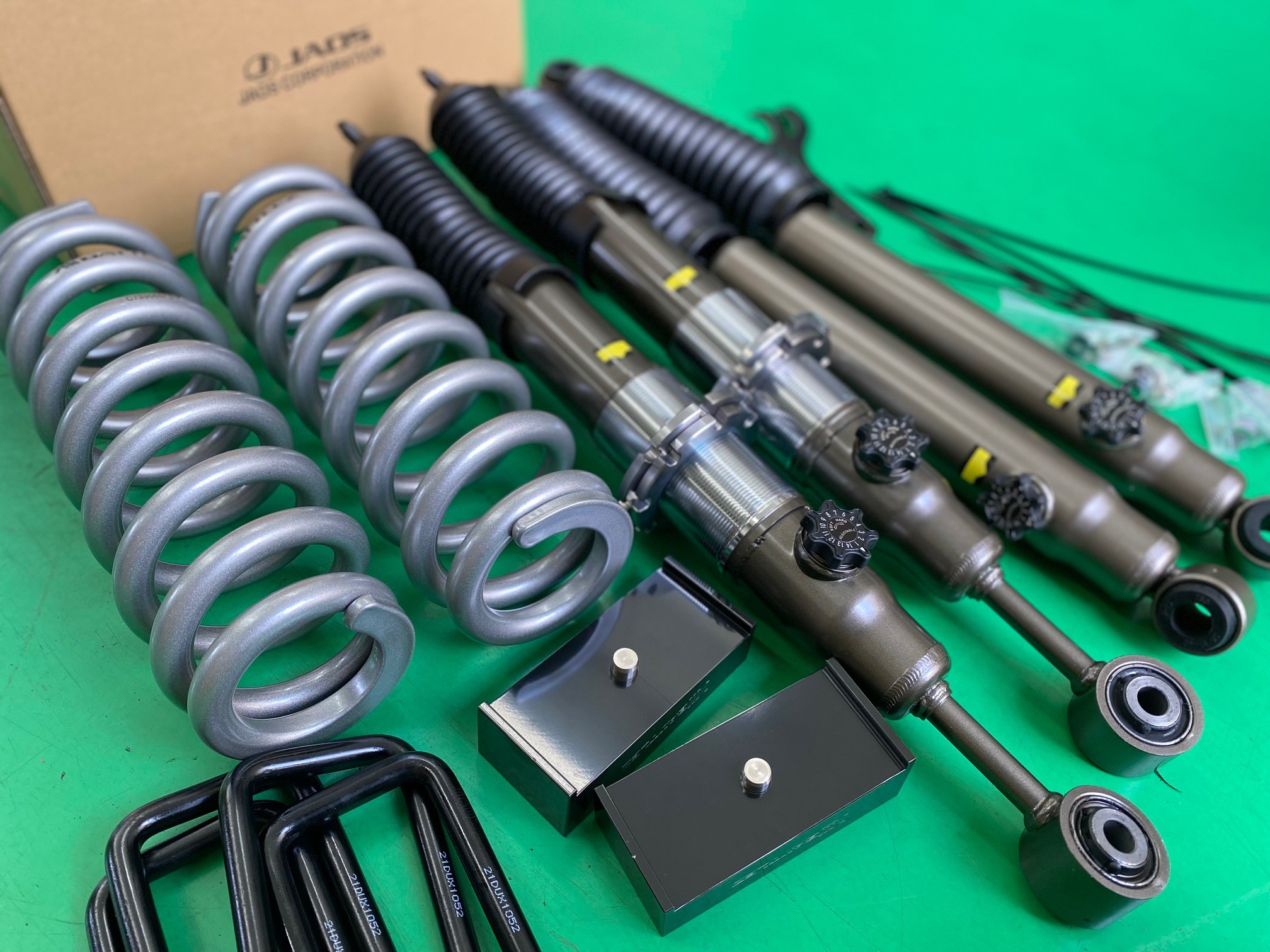トヨタ ハイラックス(GUN125) リフトアップ&アルミホイール トヨタ ハイラックス(GUN125) リフトアップ&アルミホイール