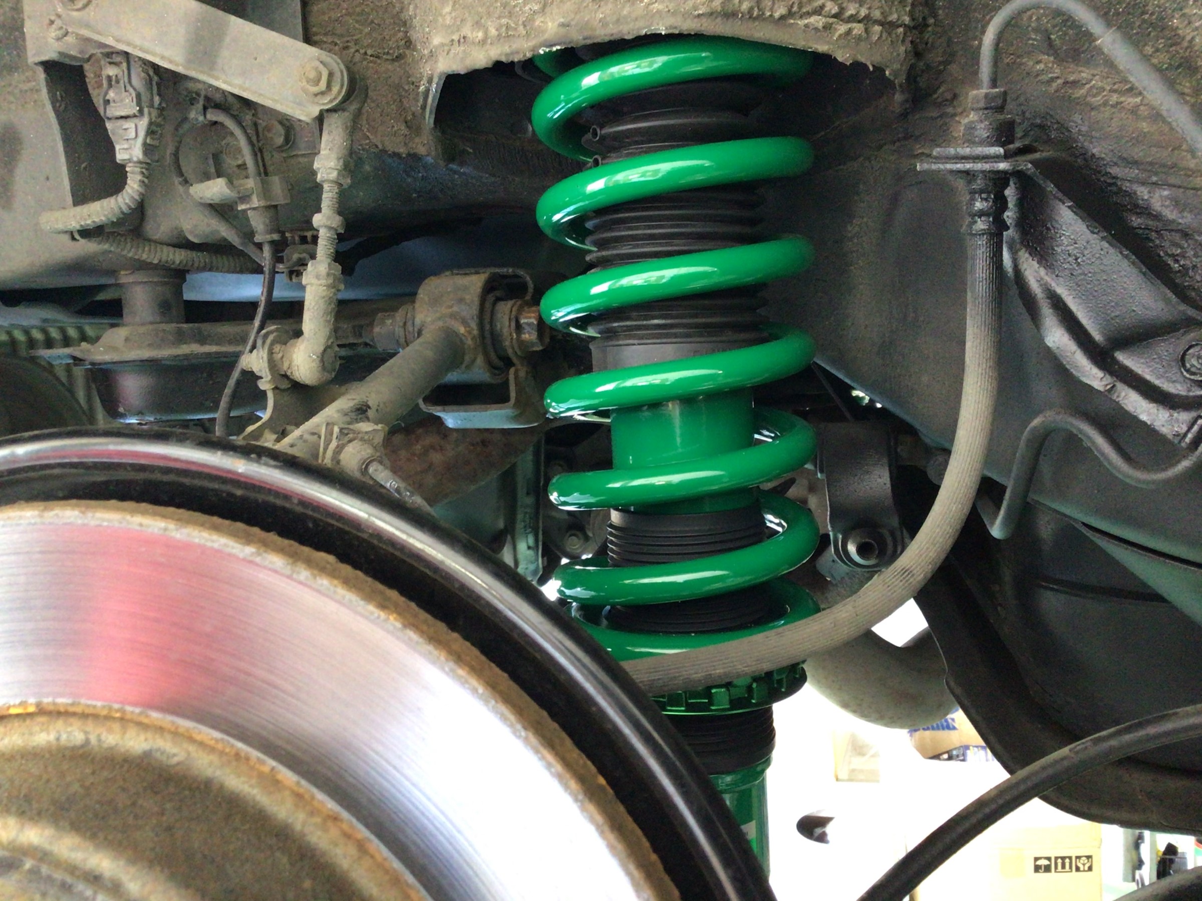 ストリーム（DBA-RN9) 車高調交換！ | 店舗おススメ情報