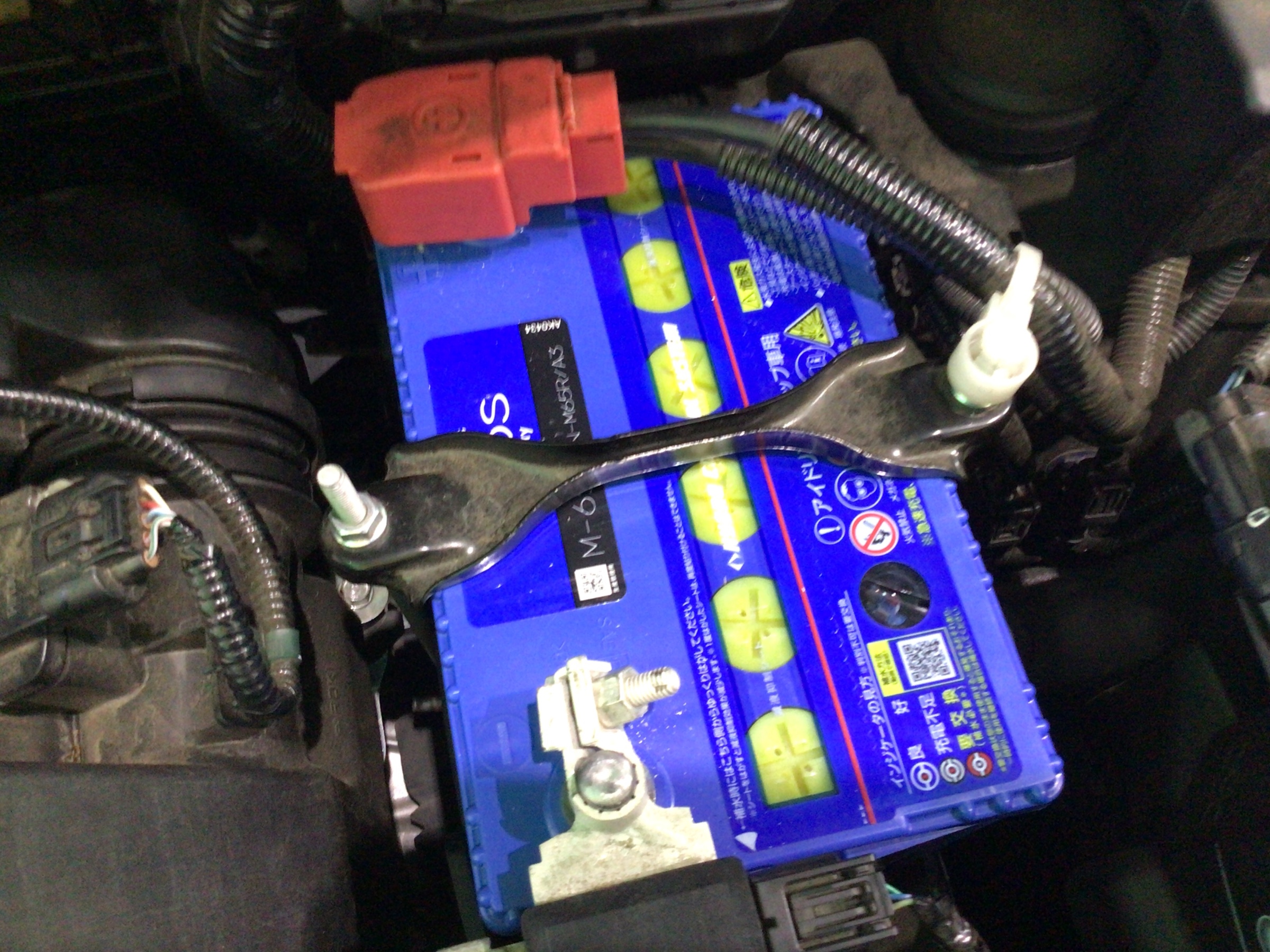 バッテリー上がりには注意 ホンダ N Box アイドリングストップ専用バッテリー交換 ホンダ N Box メンテナンス商品 パーツ取付 各種用品取付 サービス事例 タイヤ館 入間 タイヤからはじまる トータルカーメンテナンス タイヤ館グループ