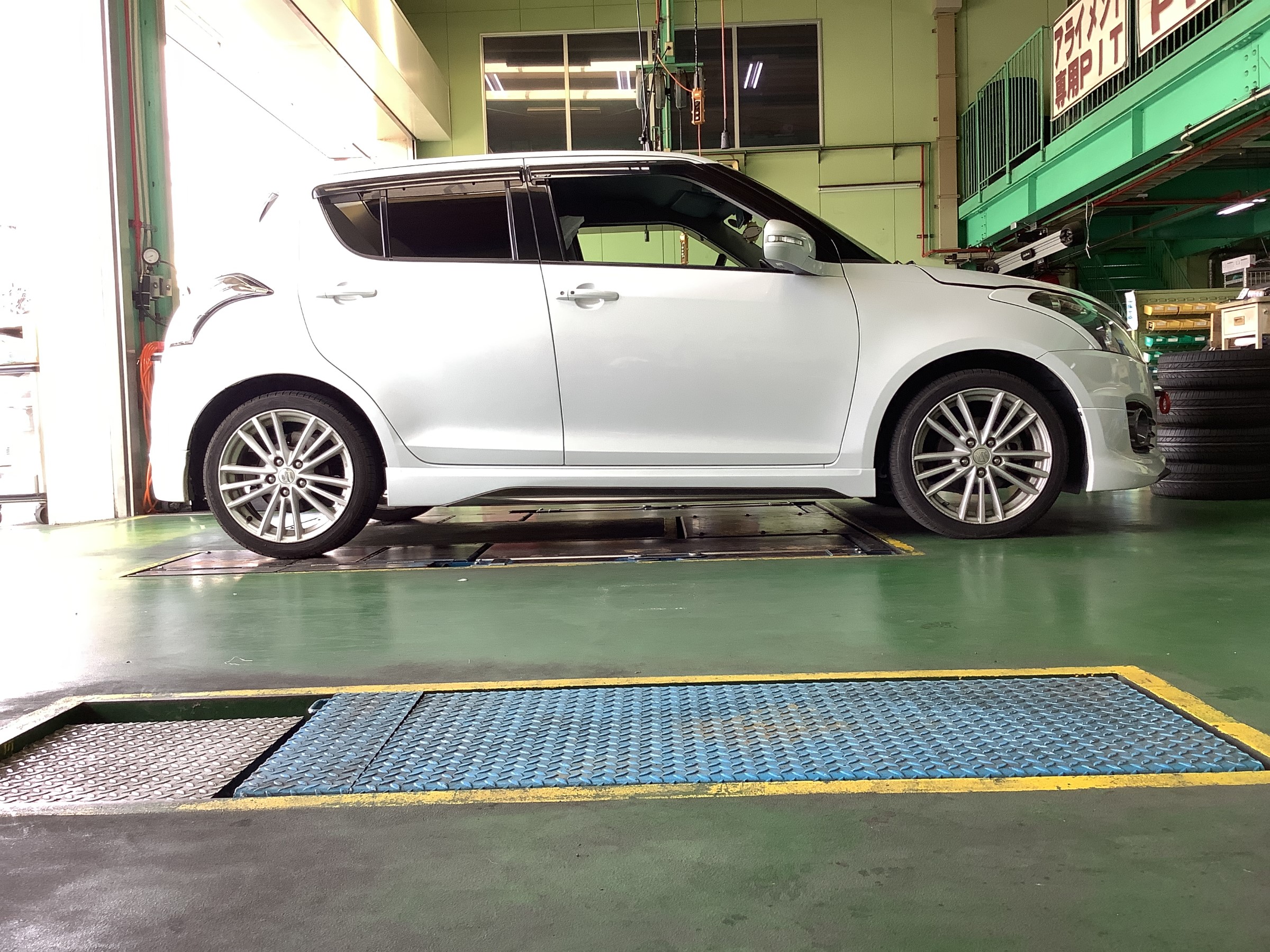 Suzuki スイフトスポーツ ｚｃ３２ｓ 車高調取り付け スズキ スイフトスポーツ その他 パーツ取付 足回り関係取付 神辺店の技術サービス タイヤ館 神辺 タイヤからはじまる トータルカーメンテナンス タイヤ館グループ