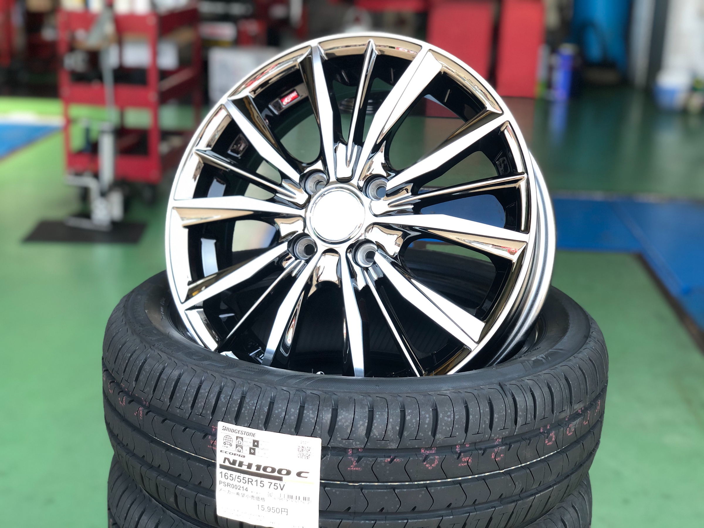 ホイール入荷しました スタッフ日記 タイヤ館 和泉 タイヤからはじまる トータルカーメンテナンス タイヤ館グループ