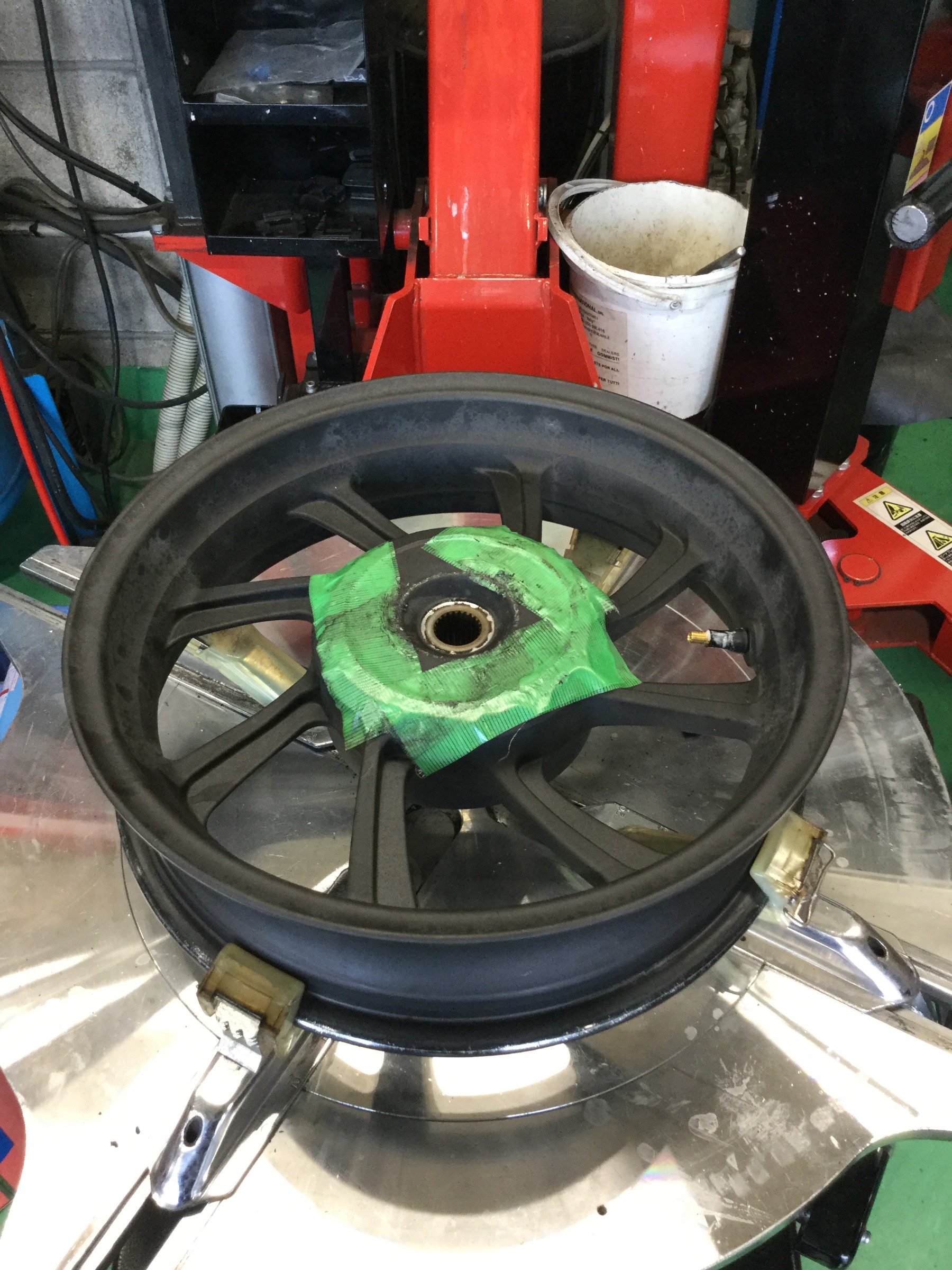 ホンダ「PCX」JF81 リア一本交換 120/70R14 | 店舗おススメ情報