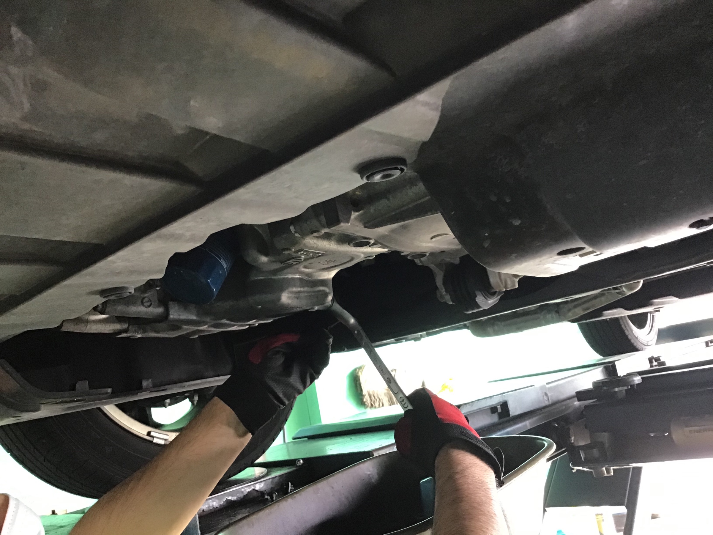 ホンダ ヴェゼルオイル交換 ホンダ ヴェゼルハイブリッド サービス事例 タイヤ館 東松山 タイヤからはじまる トータルカーメンテナンス タイヤ館グループ