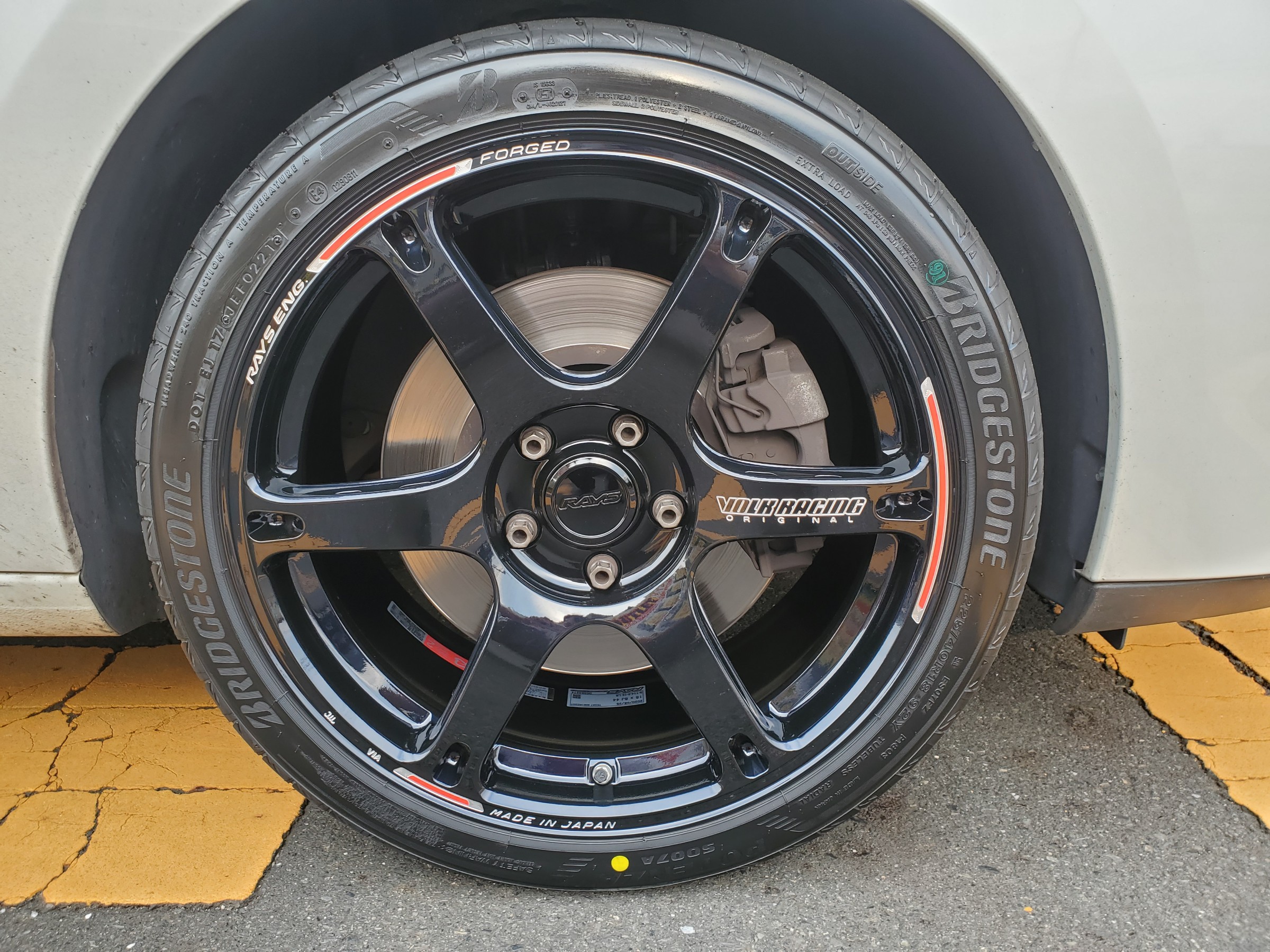 ルノー メガーヌエステートGT220 17インチホイールスタッドレスタイヤ