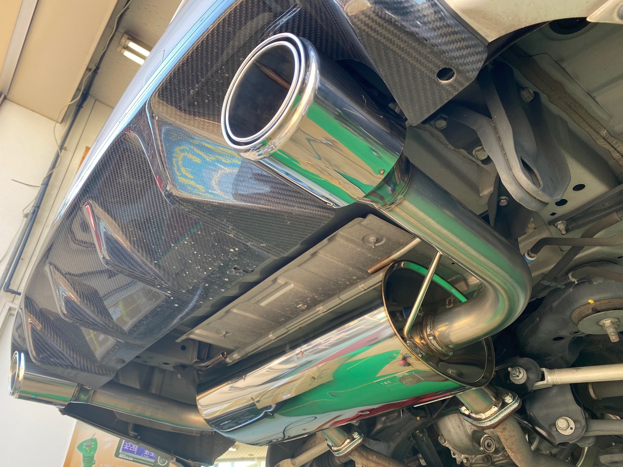 スカイラインHV（HNV37） HKS LEGAMAX マフラー交換 | 店舗おススメ