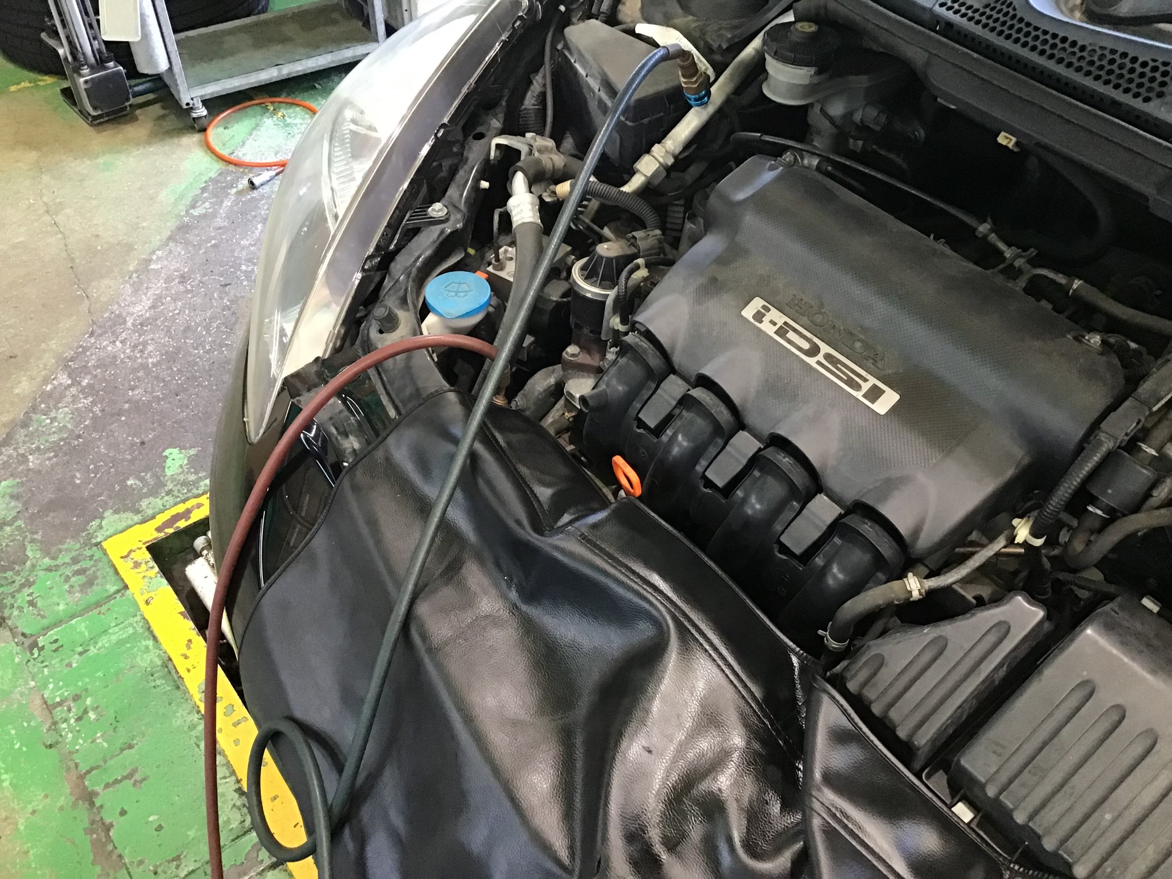 エアコンガス点検強化中です スタッフ日記 タイヤ館 県庁前 新潟県のタイヤ カー用品ショップ タイヤからはじまる トータルカーメンテナンス タイヤ館グループ