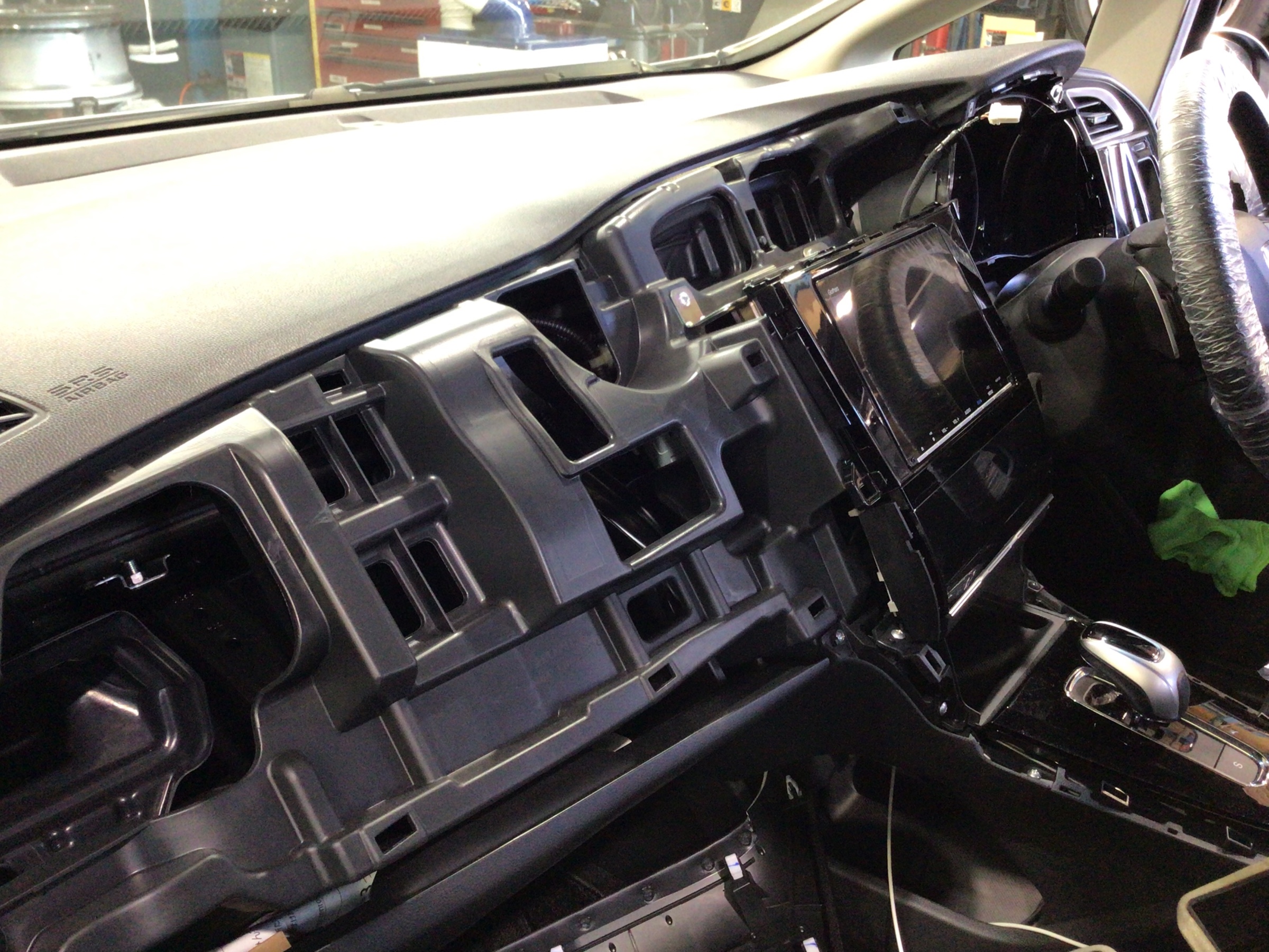 ホンダ・シャトル その① テレビキット取付！ | ホンダ シャトル AVナビ機器 | サービス事例 | タイヤ館 新松戸 |  千葉県のタイヤ、カー用品ショップ タイヤからはじまる、トータルカーメンテナンス タイヤ館グループ