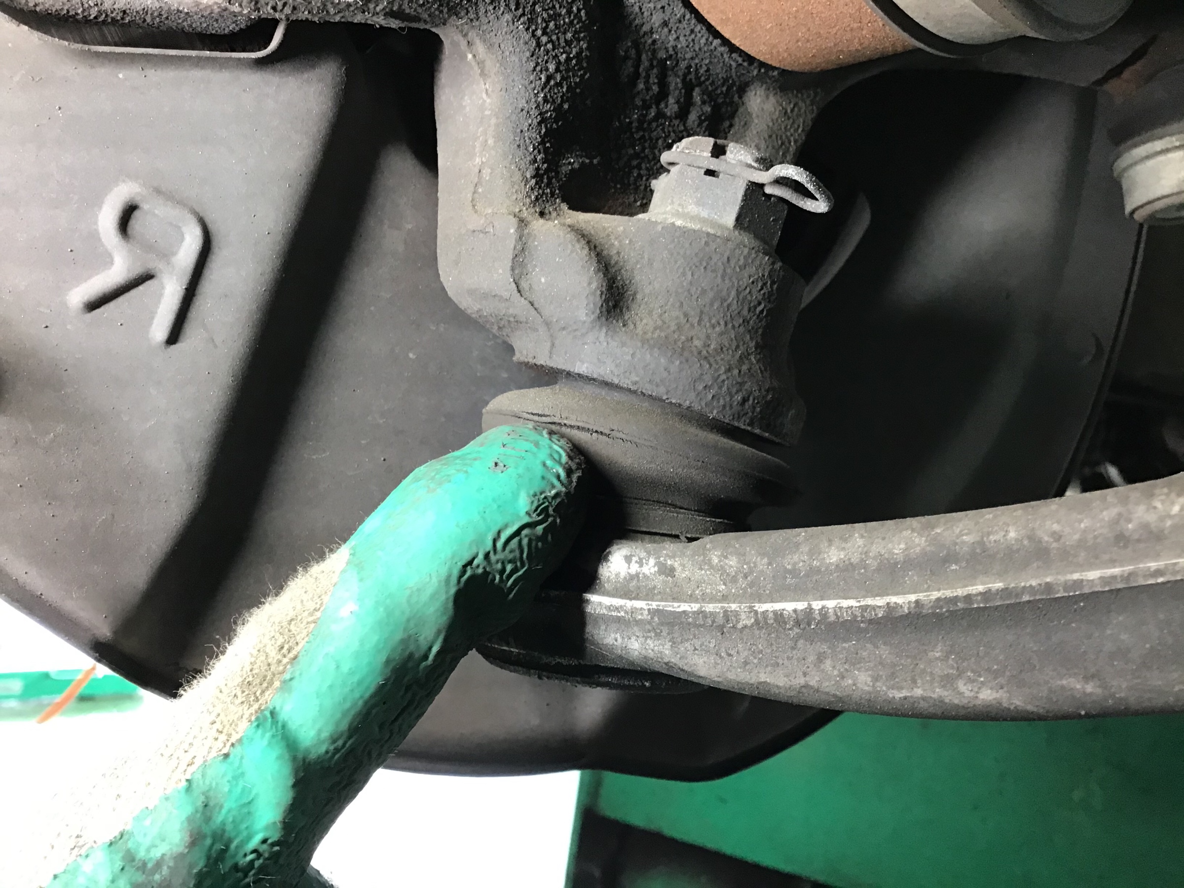 ホンダ シビック FN2 タイプR 足回り各種ブーツ交換 ホンダ シビック メンテナンス商品 パーツ取付 ブーツ類交換 サービス事例  タイヤ館 町田 東京都のタイヤ、カー用品ショップ タイヤからはじまる、トータルカーメンテナンス タイヤ館グループ