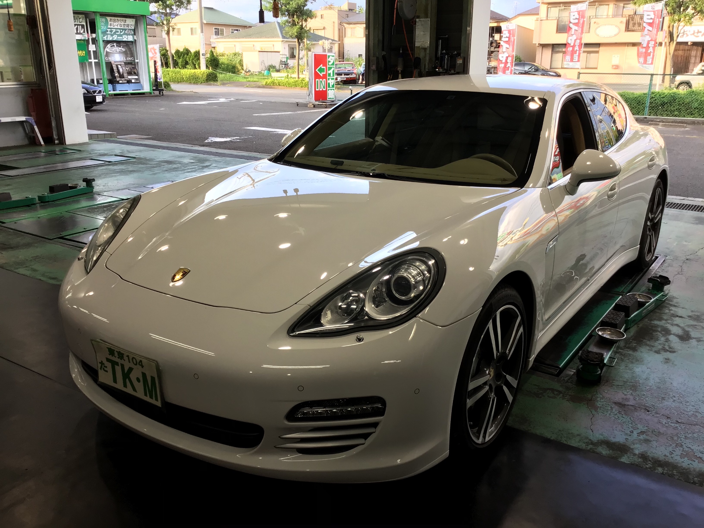 ポルシェ パナメーラ4S 970 車検整備 バッテリー交換 タイヤ交換