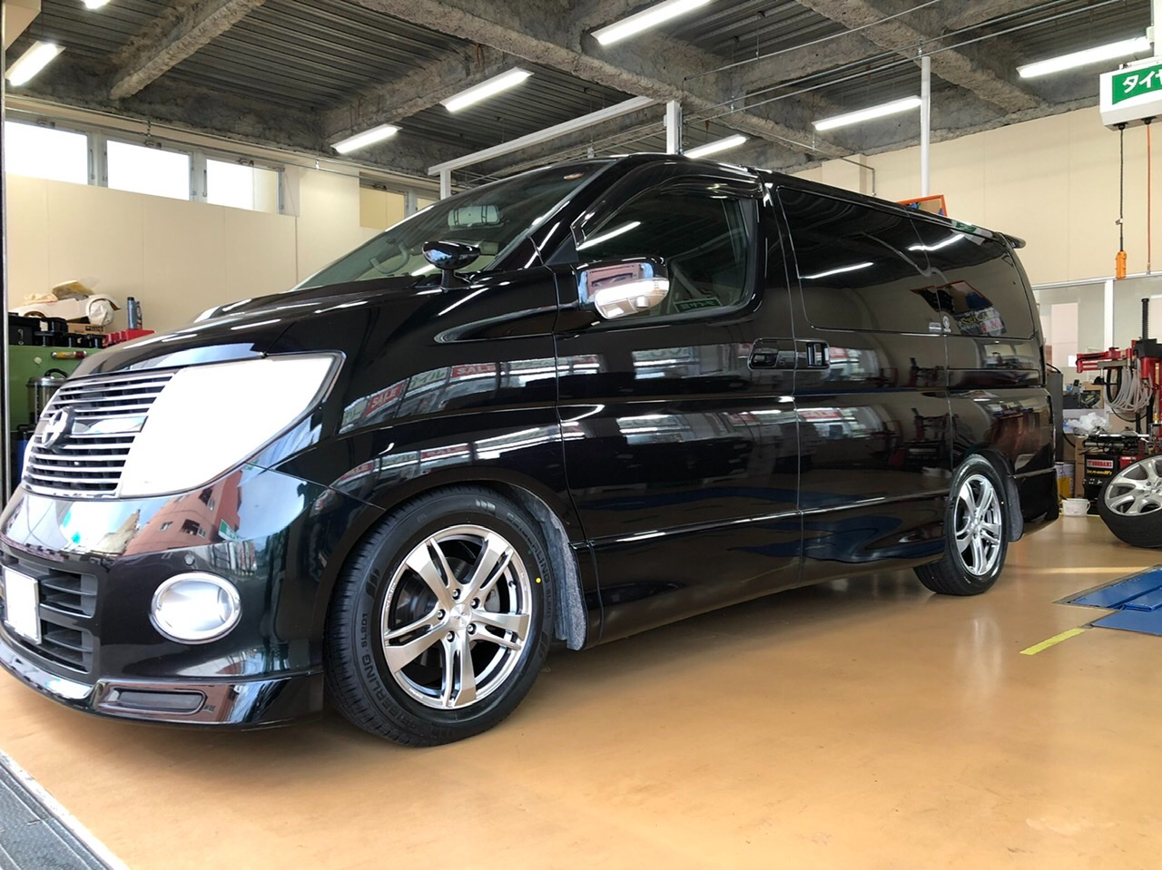 エルグランドに17インチをインストール | 店舗おススメ情報 | タイヤ