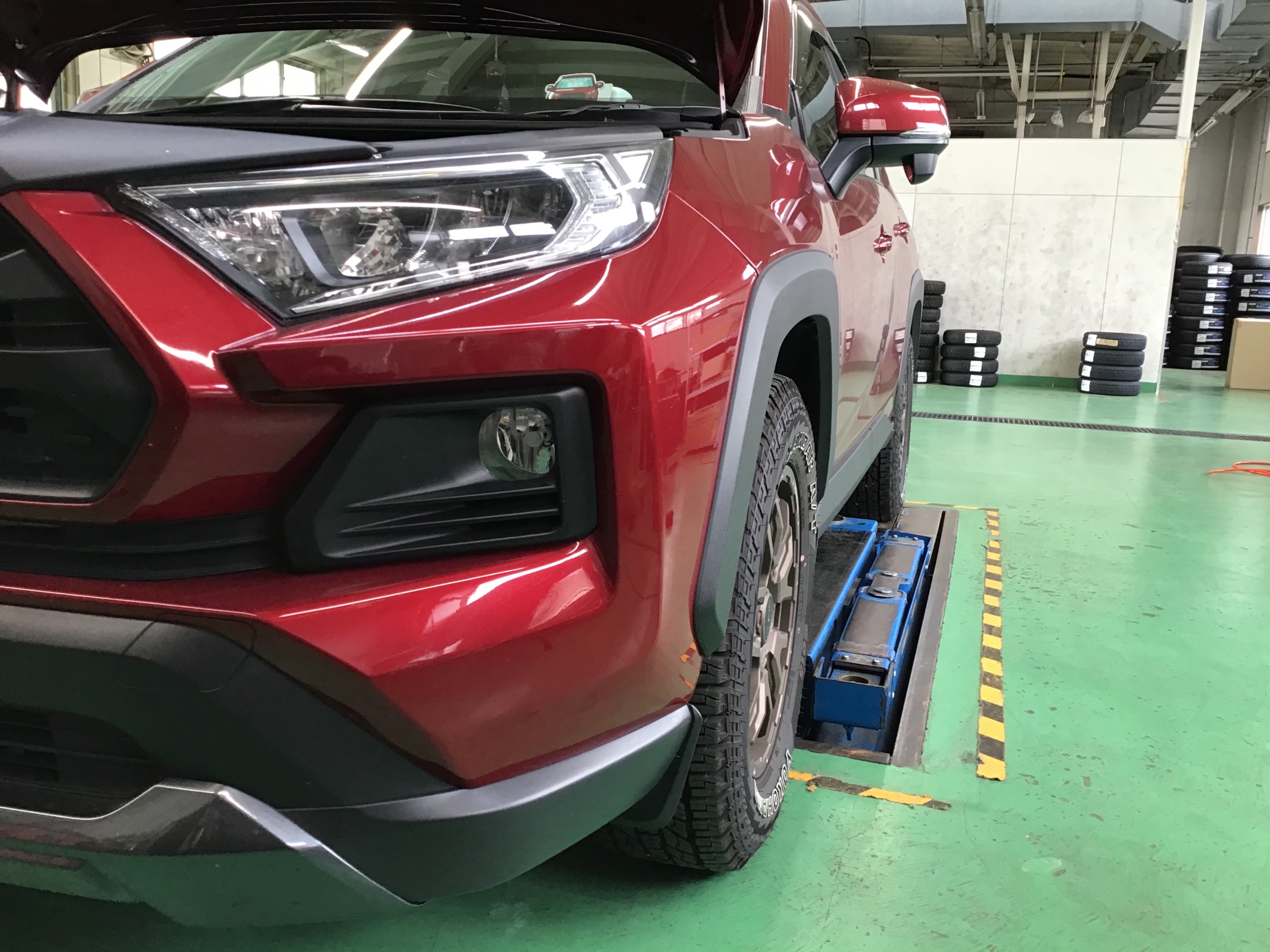 RAV4(A54) にデイライト+ウィンカー取り付け！ | トヨタ RAV4 その他 パーツ取付 > 各種用品取付 | サービス事例 | タイヤ館  名取 | 宮城県のタイヤ、カー用品ショップ タイヤからはじまる、トータルカーメンテナンス タイヤ館グループ