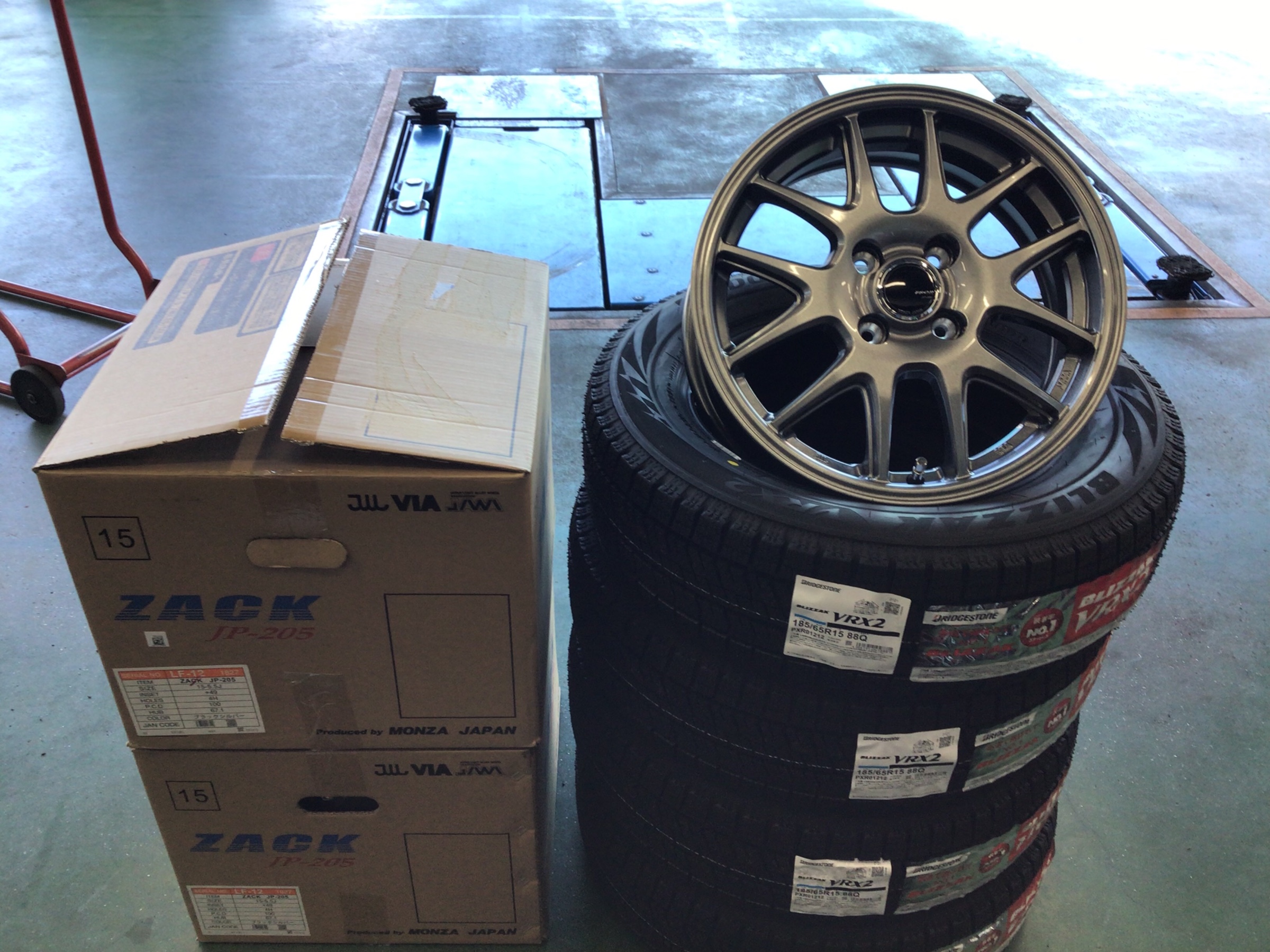 現行ノート！スタッドレス＆アルミホイールセットご成約 | 店舗お