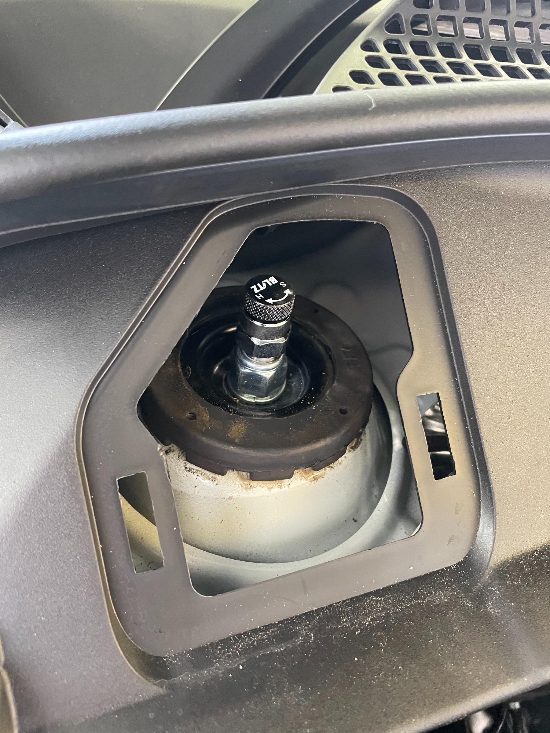 新型ヴェゼル Rv5 車高調取付 Blitz Zz R ホンダ ヴェゼルハイブリッド その他 パーツ取付 サスペンション取付 サービス事例 タイヤ館 さつま泉北 タイヤからはじまる トータルカーメンテナンス タイヤ館グループ
