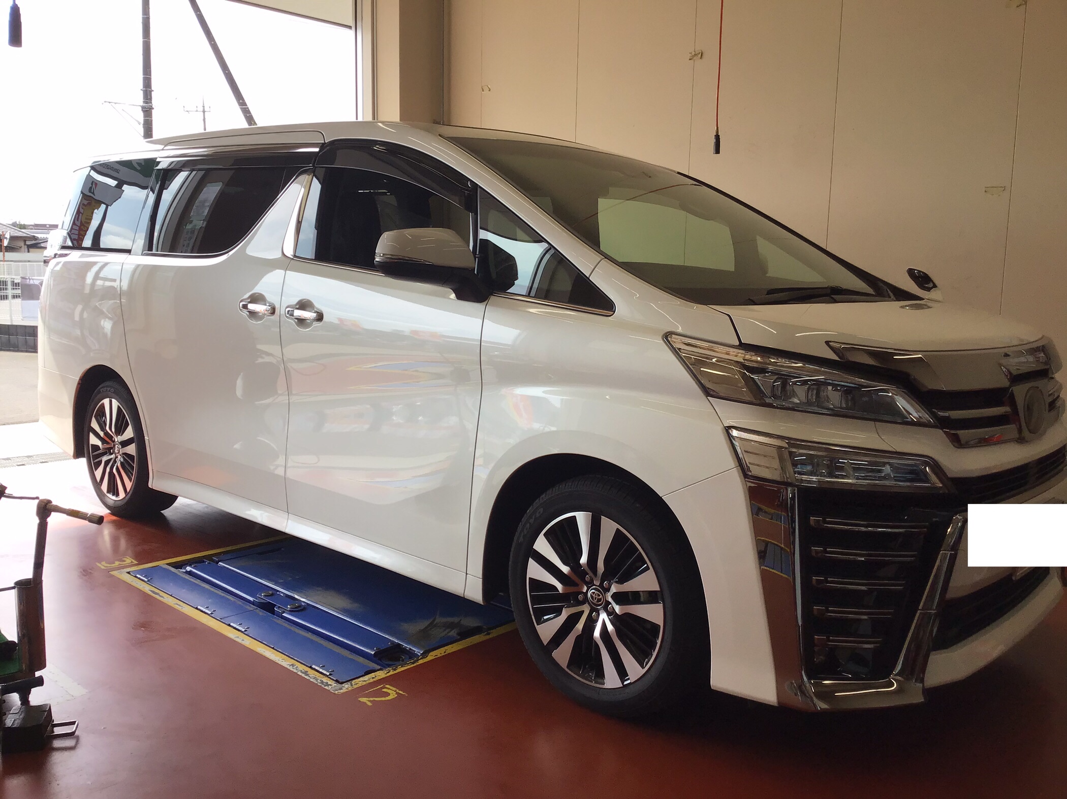 トヨタ ヴェルファイア】AGH30W ダウンサスTi2000取付  トヨタ ヴェル 