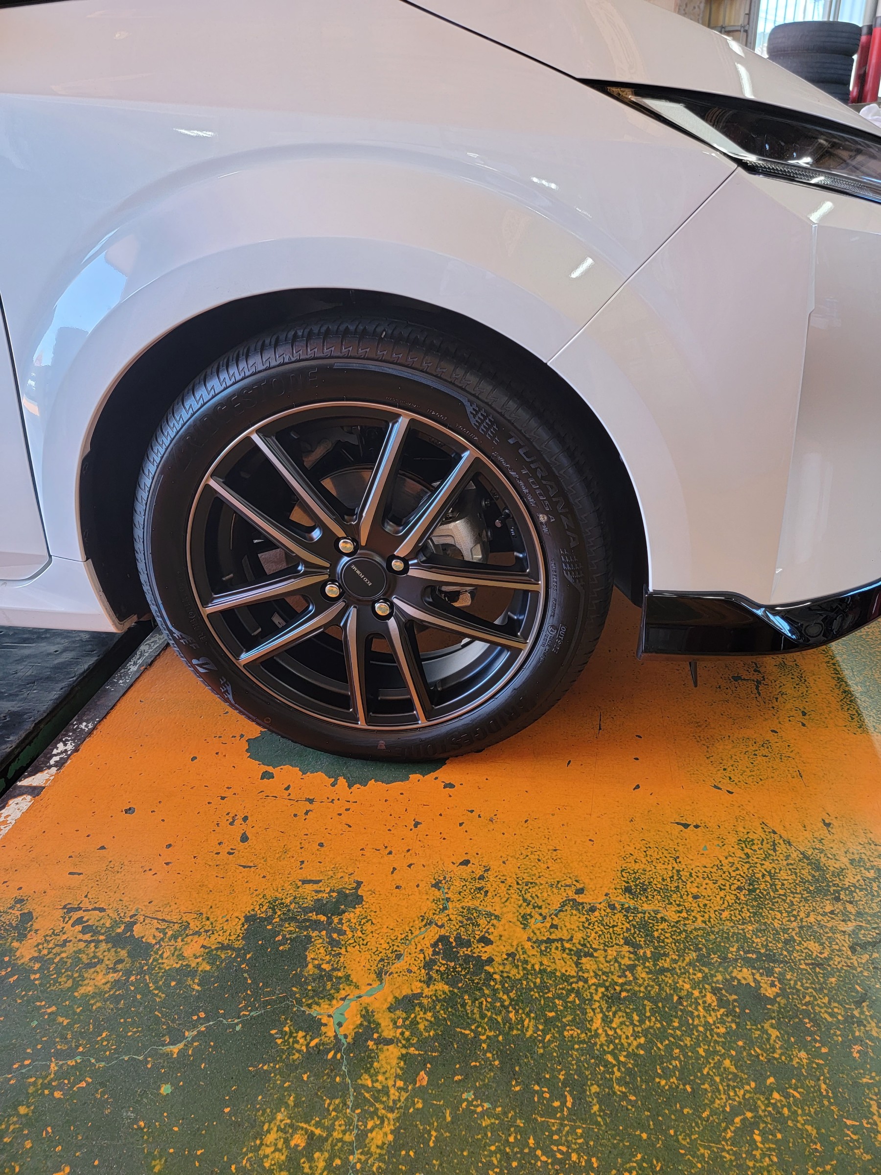 ノート Aura ホイール交換 日産 ノート スタッフ日記 タイヤ館 鳥栖 タイヤからはじまる トータルカーメンテナンス タイヤ館グループ