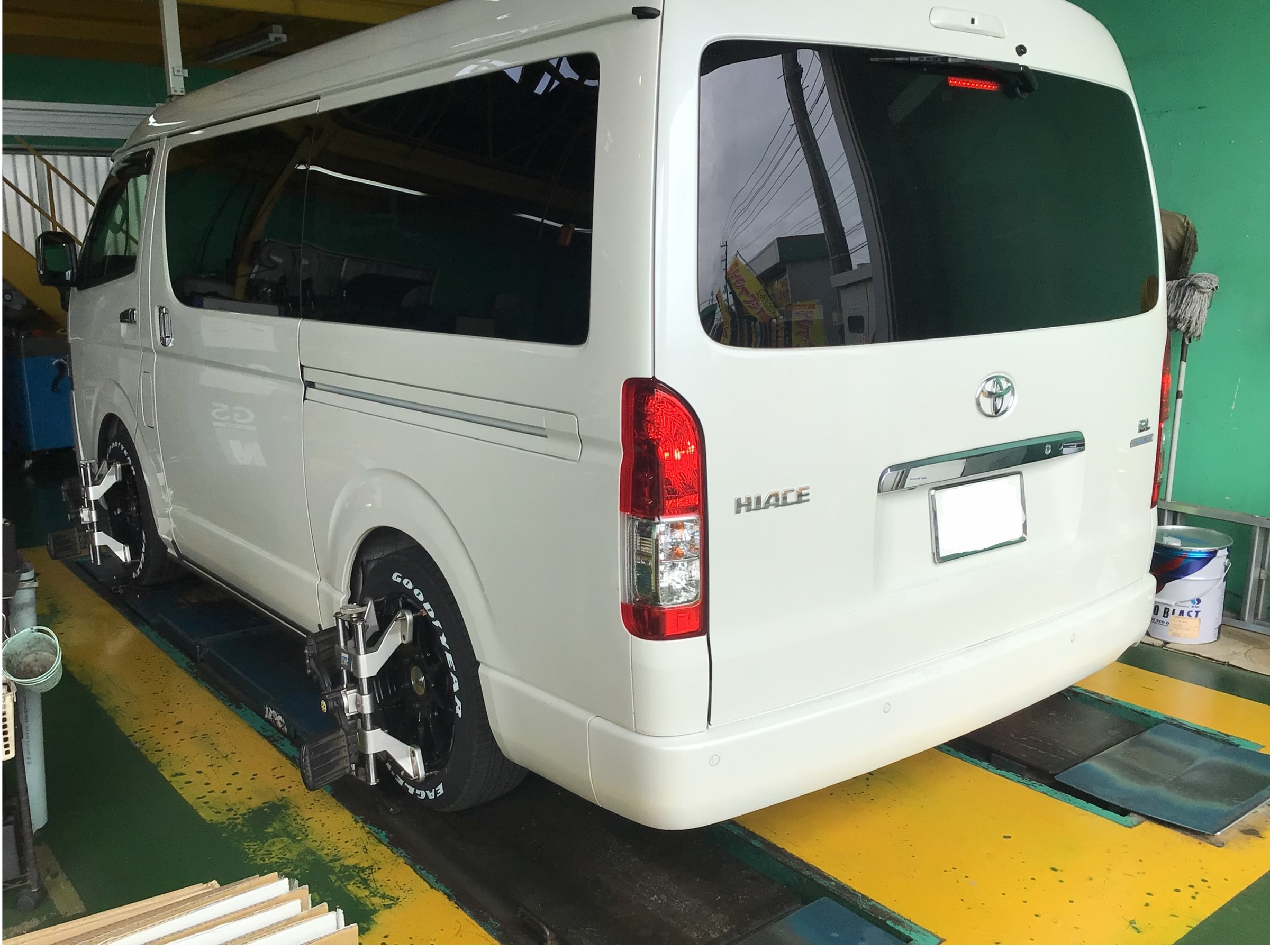 ハイエース 車高を変えたらアライメント トヨタ ハイエースワゴン サービス事例 タイヤ館 東松山 タイヤからはじまる トータルカーメンテナンス タイヤ館グループ