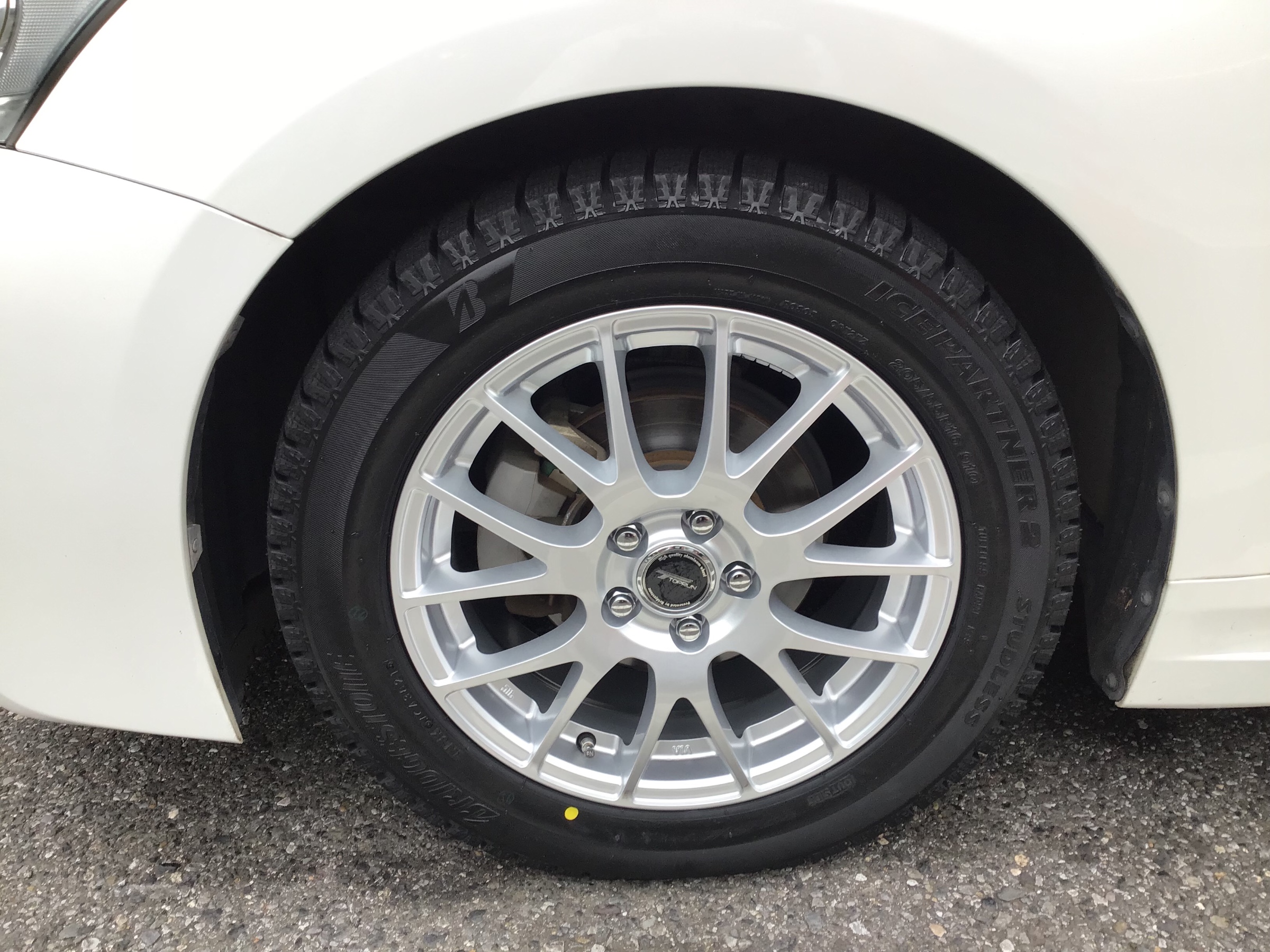 レクサス・CT200h スタッドレスタイヤセット取り付け＆エンジンオイル 