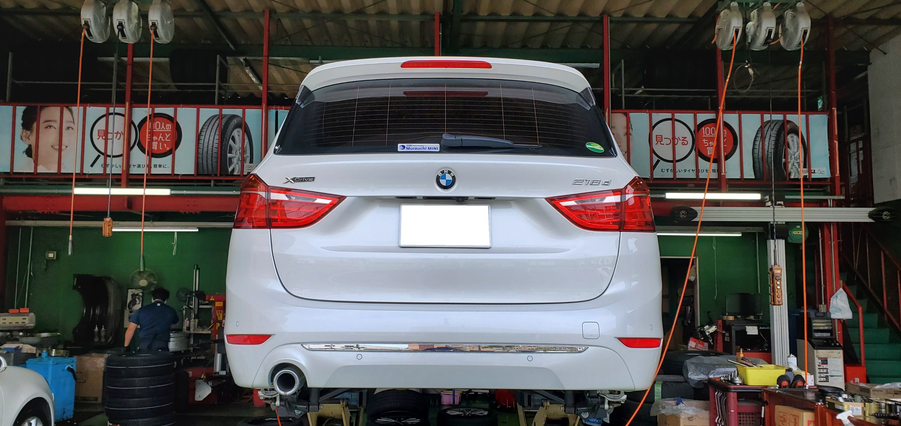 BMW 218d グランツアラー スタッドレス交換作業 | 店舗おススメ BMW 218d グランツアラー スタッドレス交換作業 | 店舗おススメ