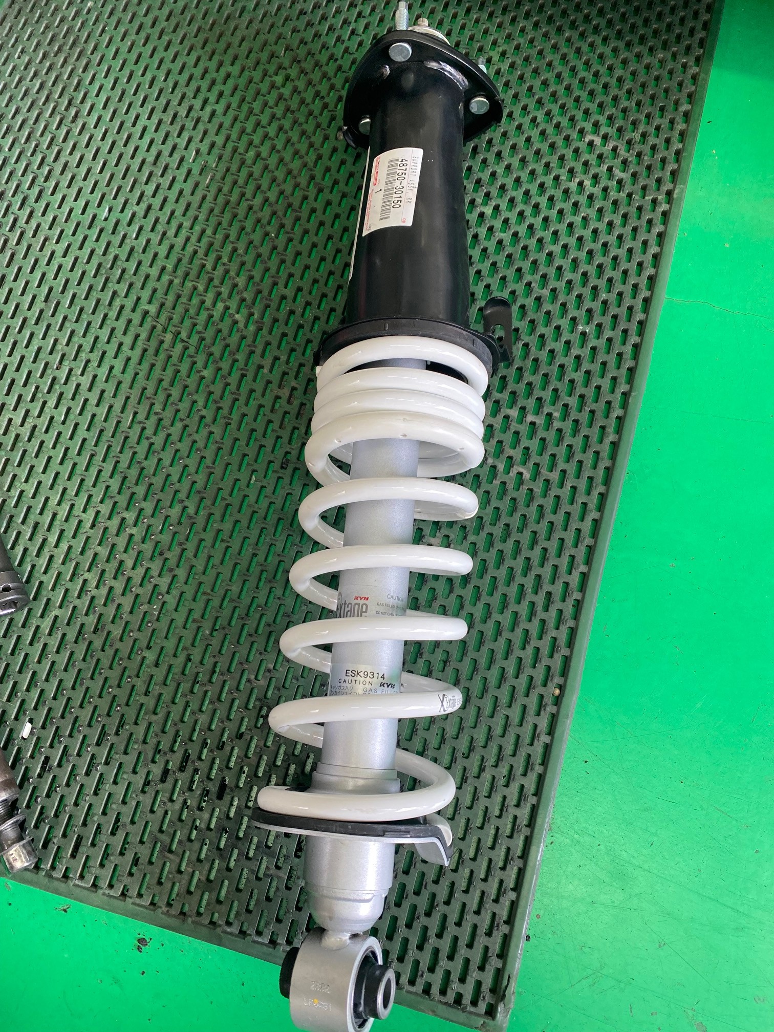 レクサスIS（GSE20） KYB Extageキットで足回りのリフレッシュ
