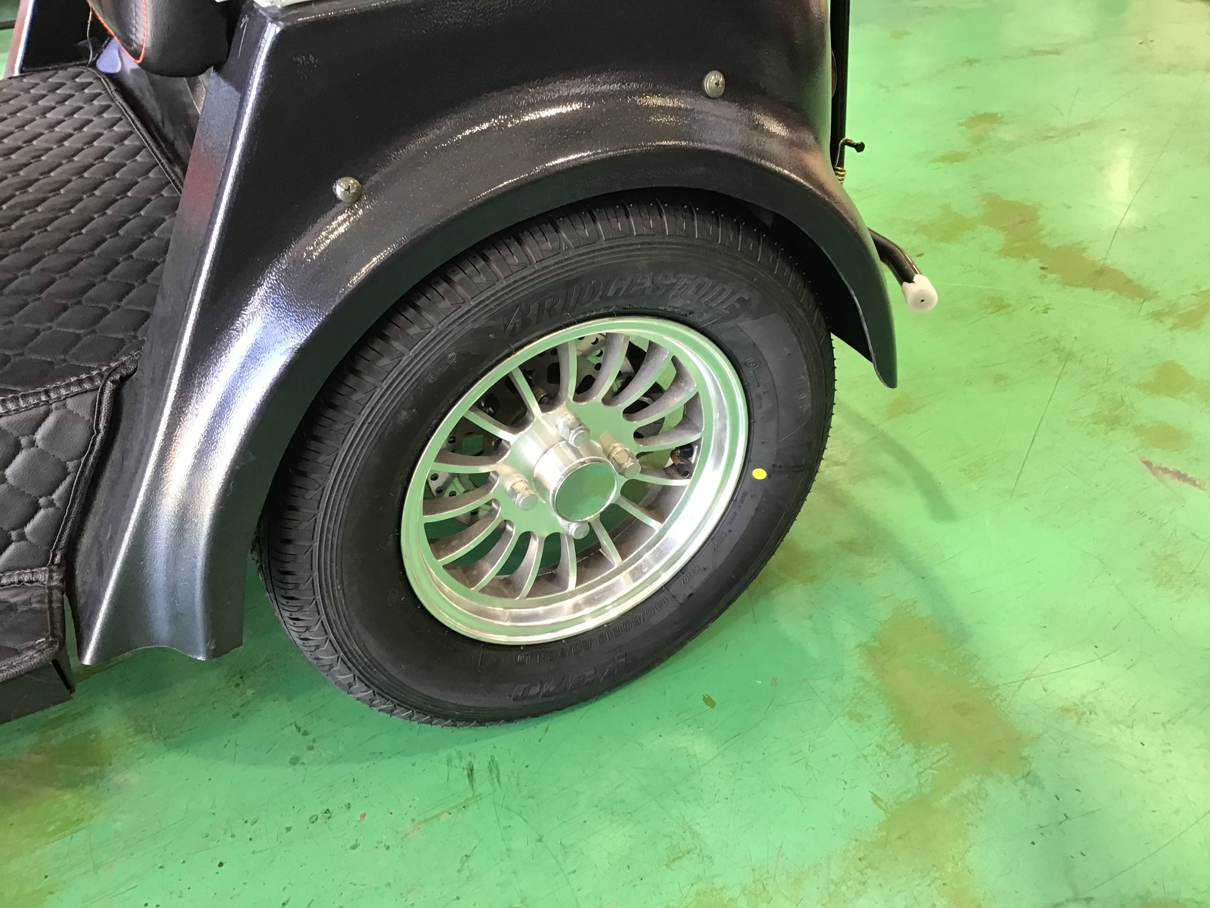APTRIKES125リアタイヤ交換 | タイヤ タイヤ・ホイール関連 > タイヤ APTRIKES125リアタイヤ交換 | タイヤ タイヤ・ホイール関連 > タイヤ