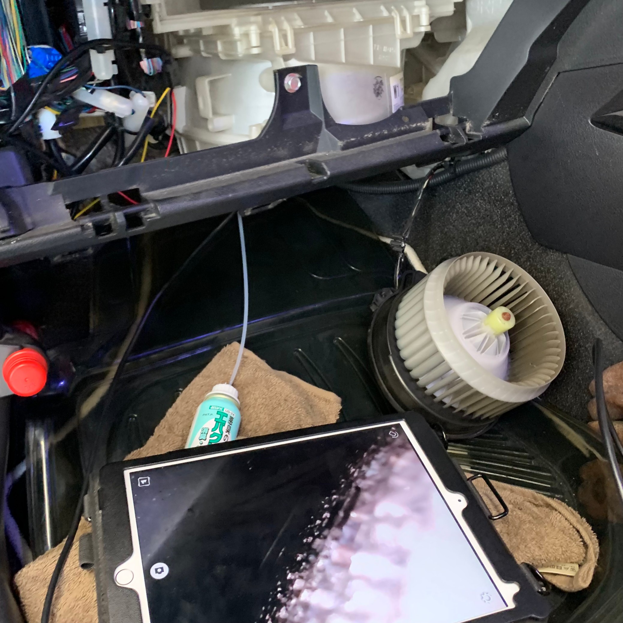 トヨタ カローラフィールダー Nke165 エアコン洗浄しました トヨタ カローラフィールダー メンテナンス商品 スタッフ日記 タイヤ館 北山 京都府 滋賀県のタイヤからはじまる トータルカーメンテナンス タイヤ館グループ