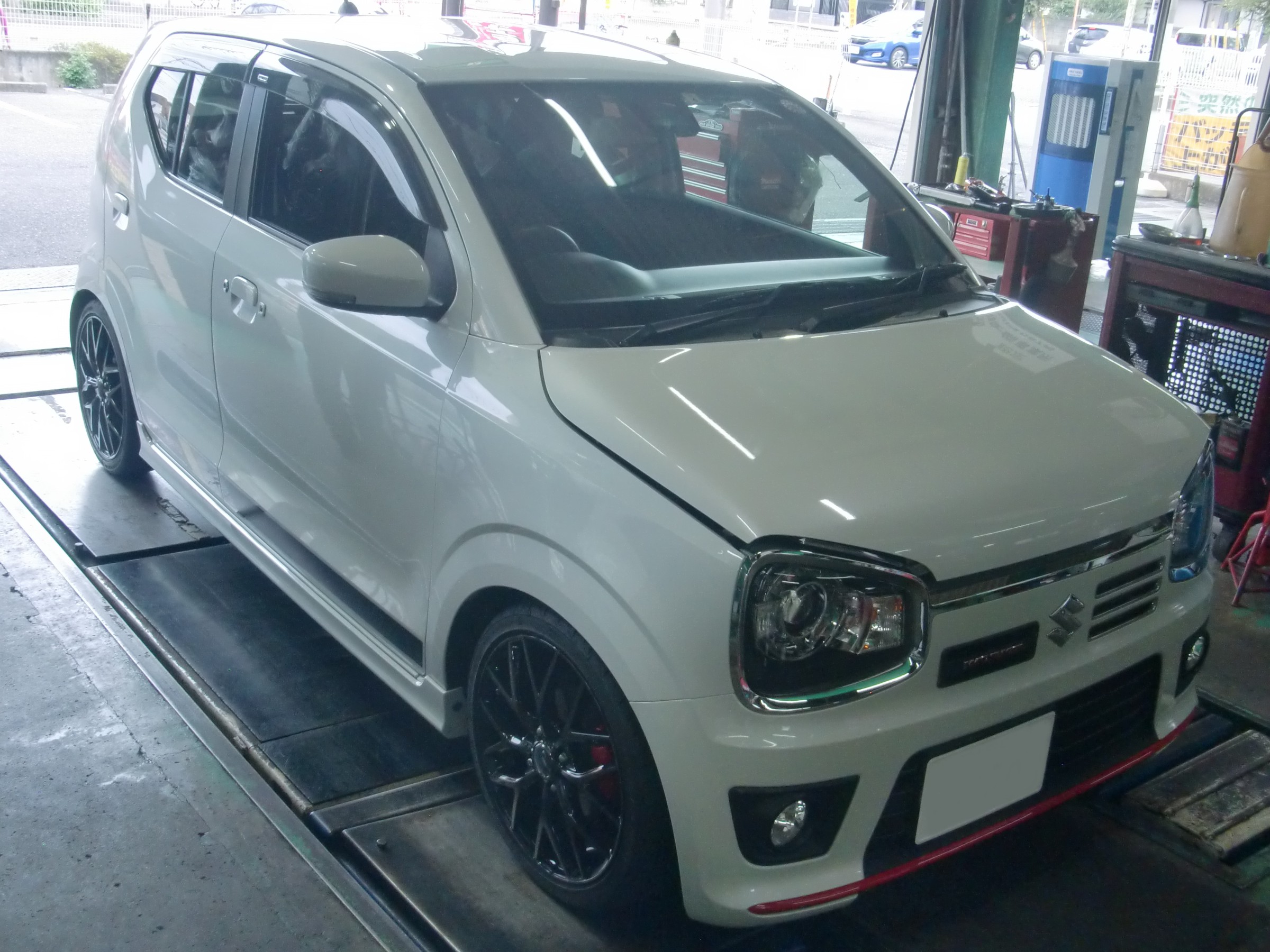 Ha36s型アルトワークス 車高調の新調 ドライブシャフトブーツ交換 アライメント調整 スズキ アルトワークス その他 パーツ取付 サスペンション取付 技術サービスブログ タイヤ館 鎌ヶ谷 千葉県のタイヤ カー用品ショップ タイヤからはじまる トータル