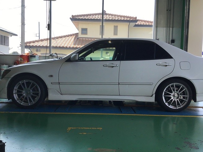 トヨタ アルテッツァ Sxe10 Rs R Ti00ダウンサス交換 トヨタ アルテッツァ メンテナンス商品 パーツ取付 足回り関係取付 サービス事例 タイヤ館 綾瀬 神奈川県のタイヤ カー用品ショップ タイヤからはじまる トータルカーメンテナンス タイヤ館グループ