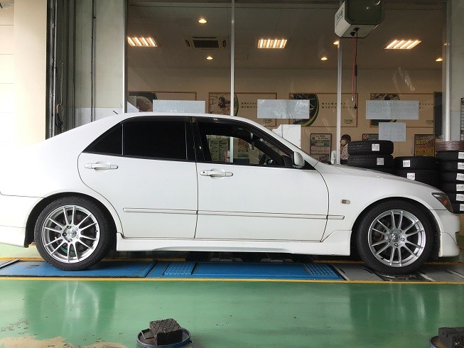 トヨタ アルテッツァ(SXE10) RS-R Ti2000ダウンサス交換 | 店舗